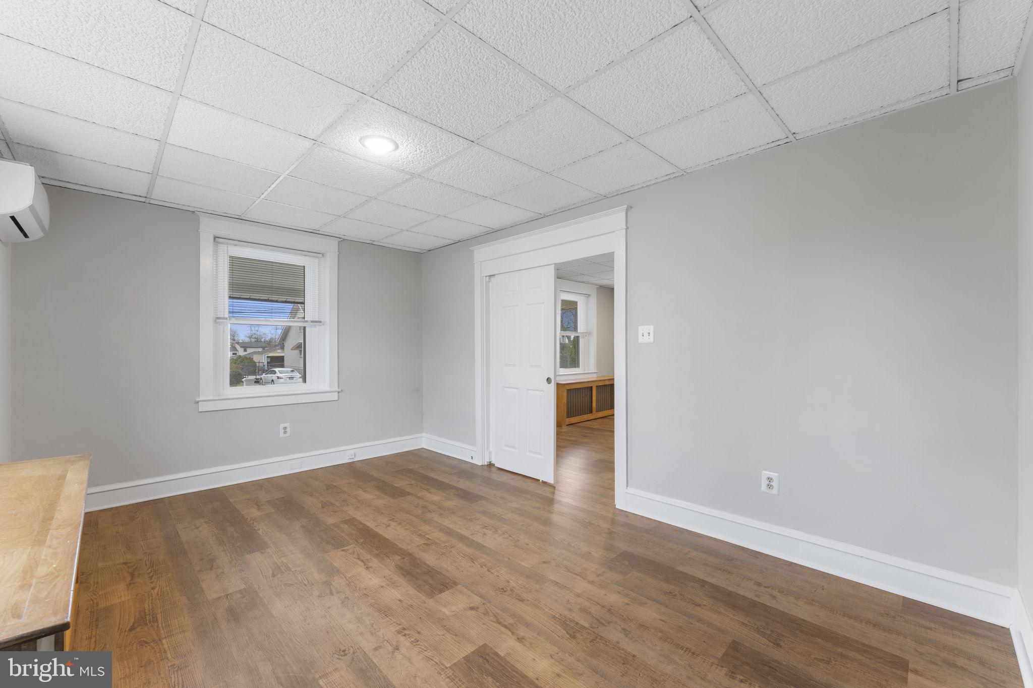 KING MANOR - Residential Lease