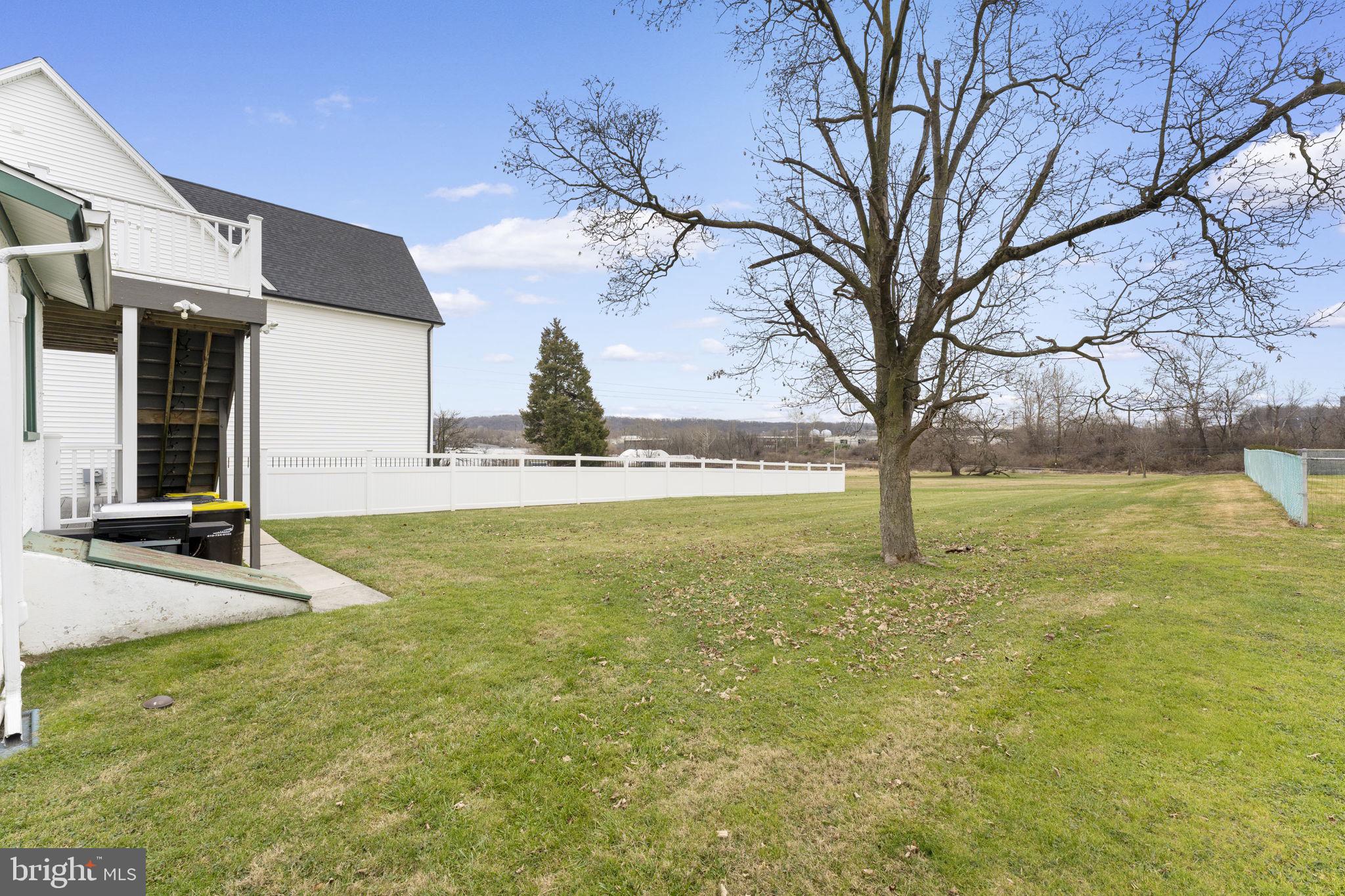 KING MANOR - Residential Lease