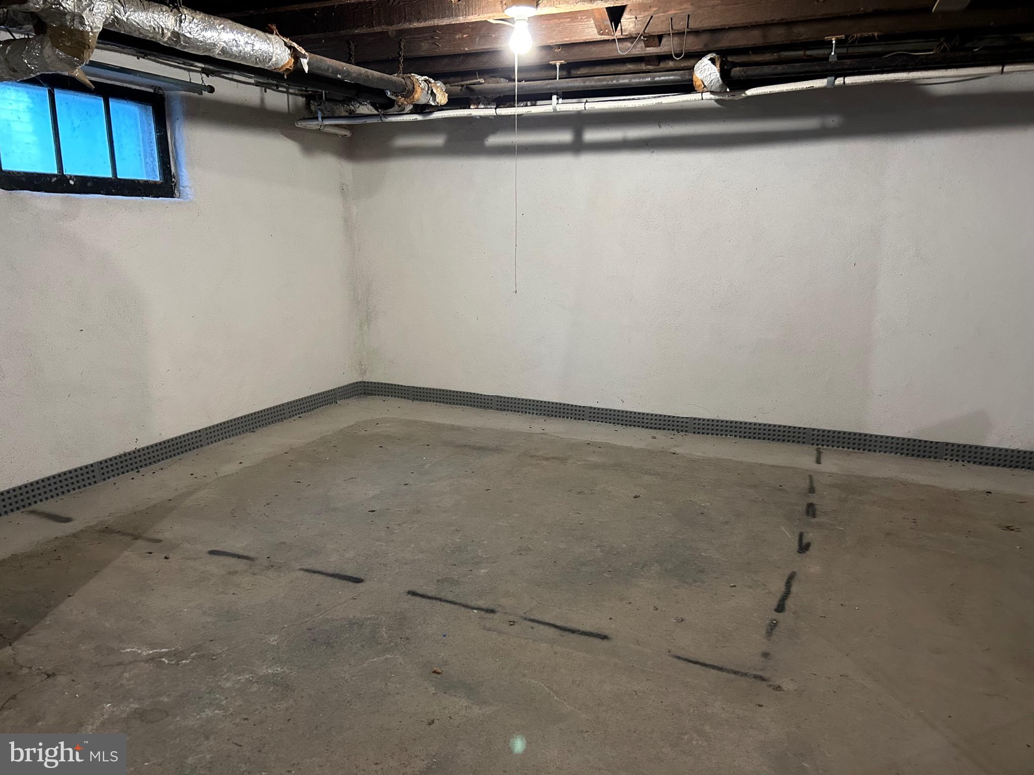 KING MANOR - Residential Lease