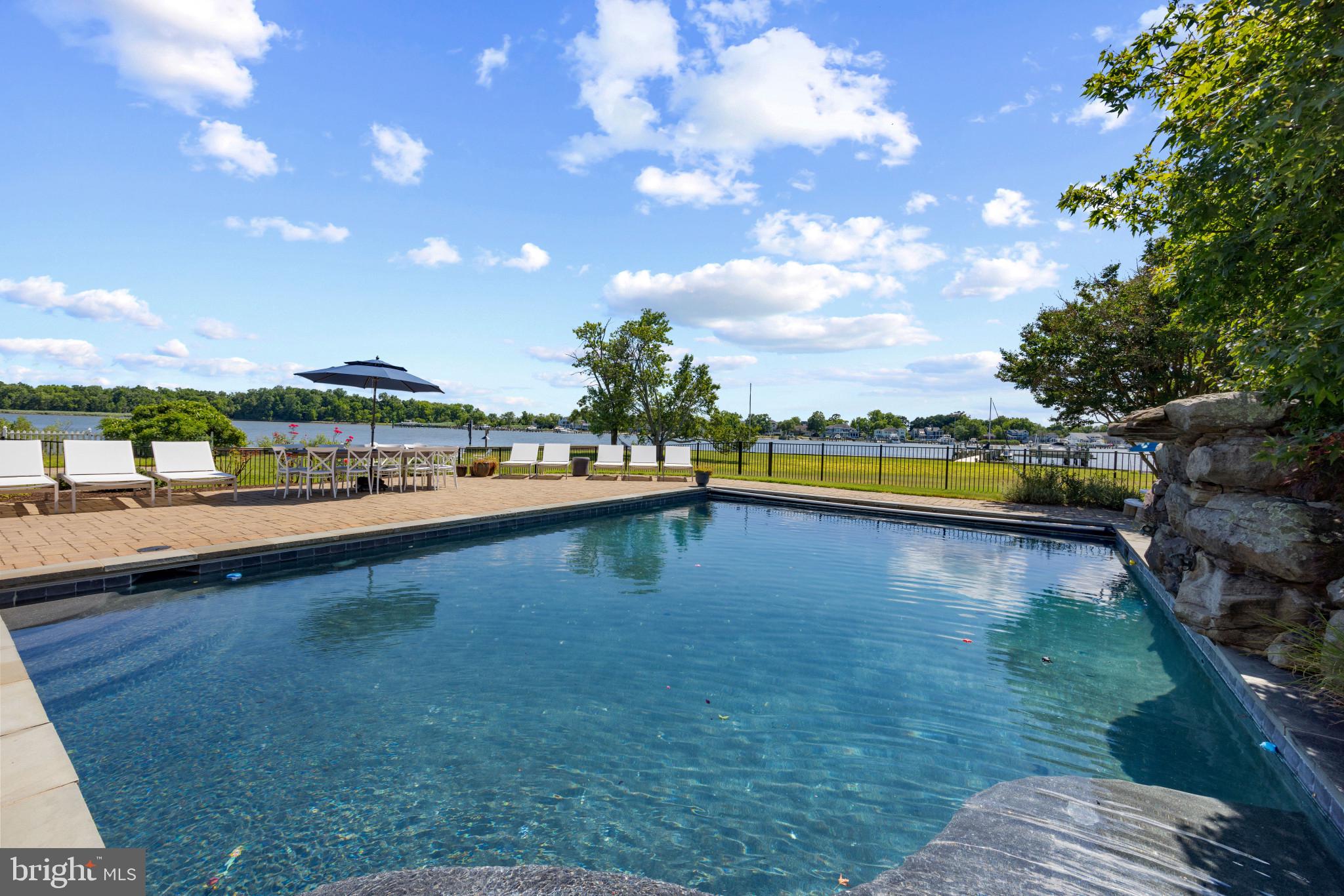 ARUNDEL ON THE BAY - Residential