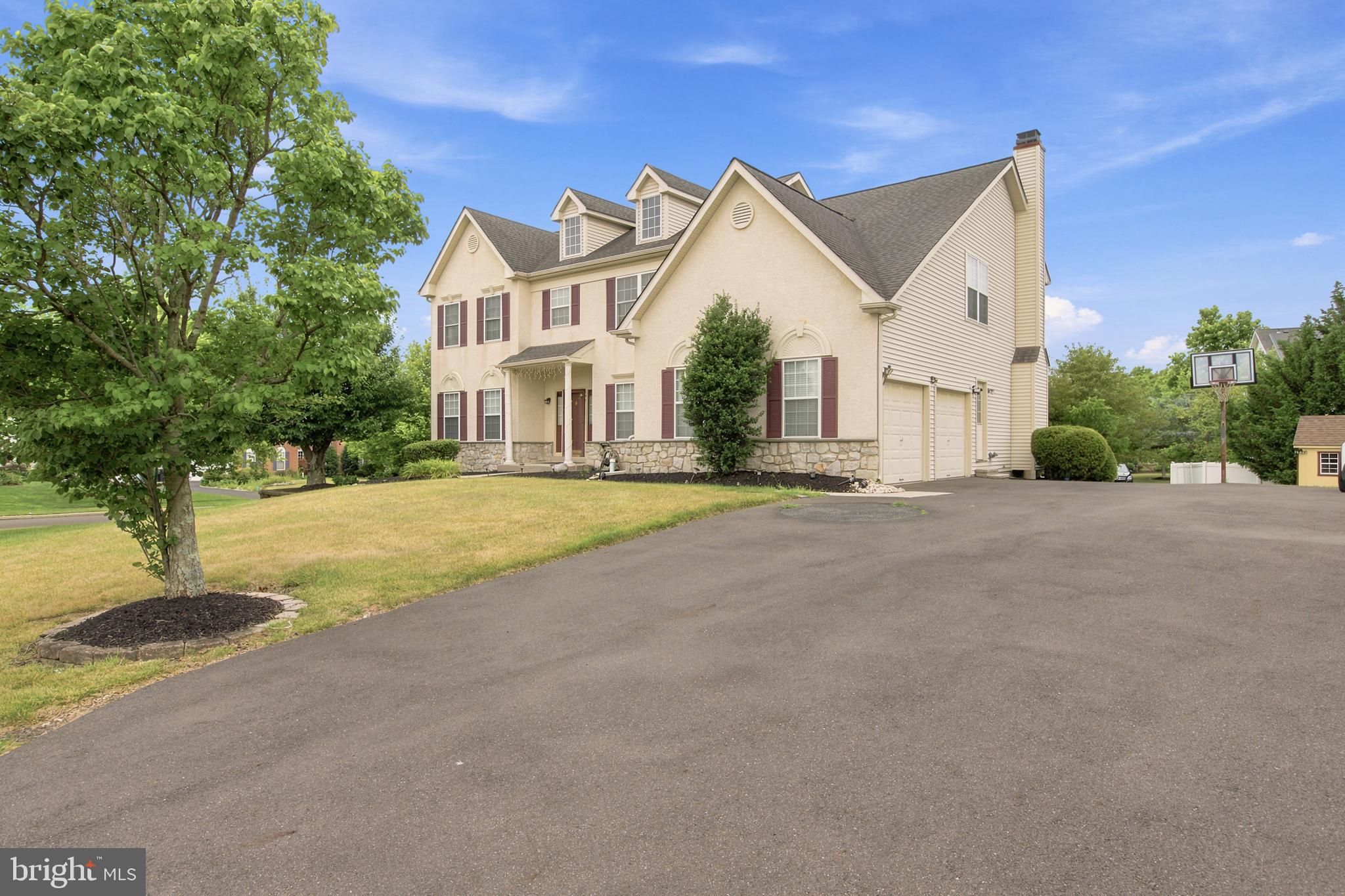 MONTGOMERY CROSSING - Residential