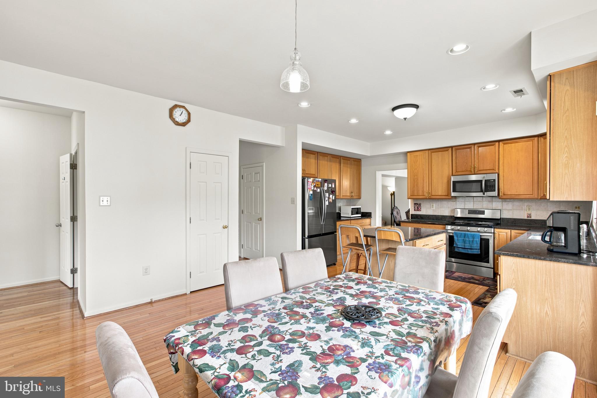 MONTGOMERY CROSSING - Residential