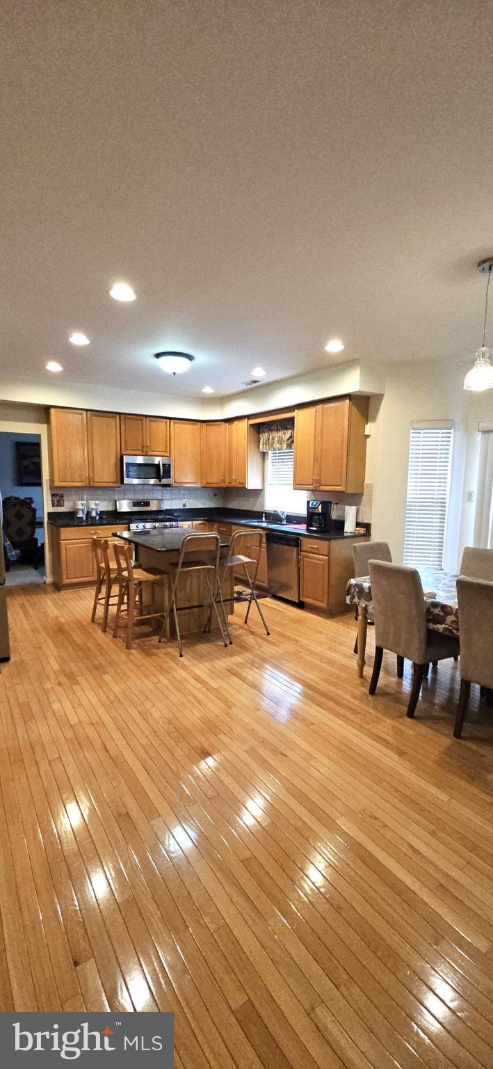 MONTGOMERY CROSSING - Residential
