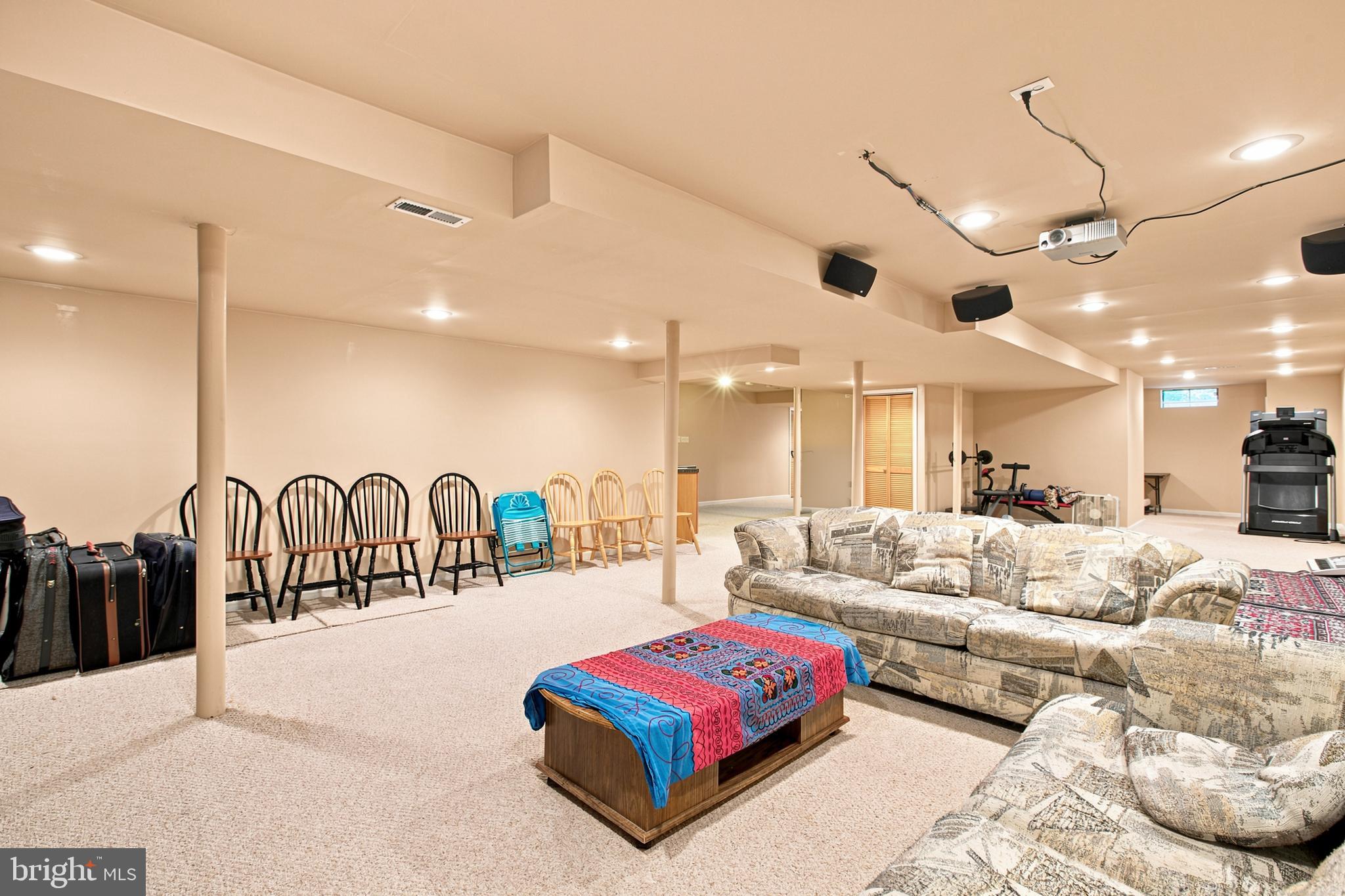 MONTGOMERY CROSSING - Residential