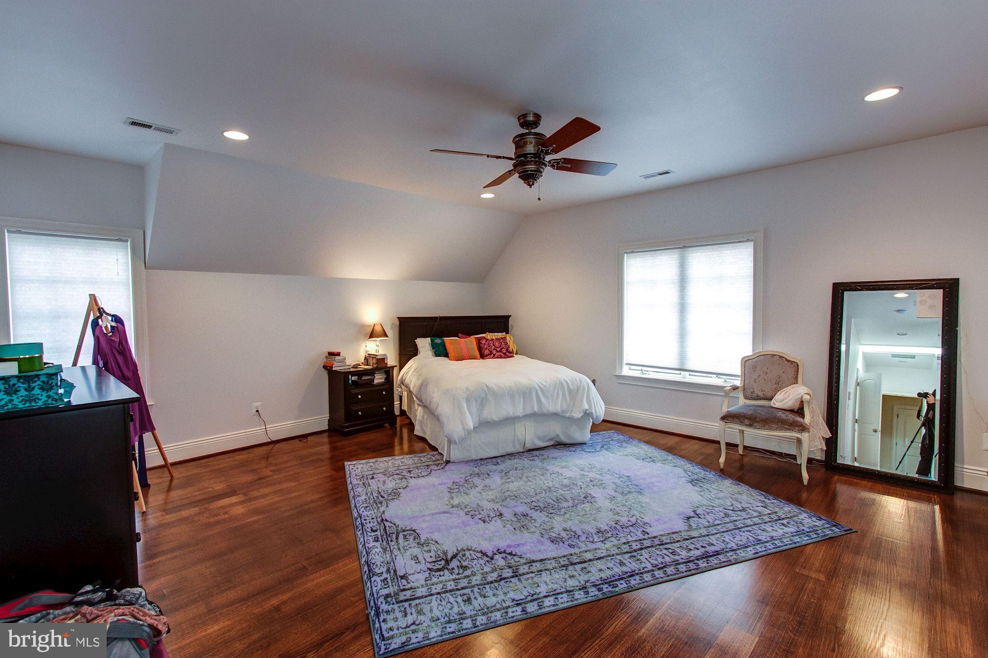 RIVER OAKS - Residential