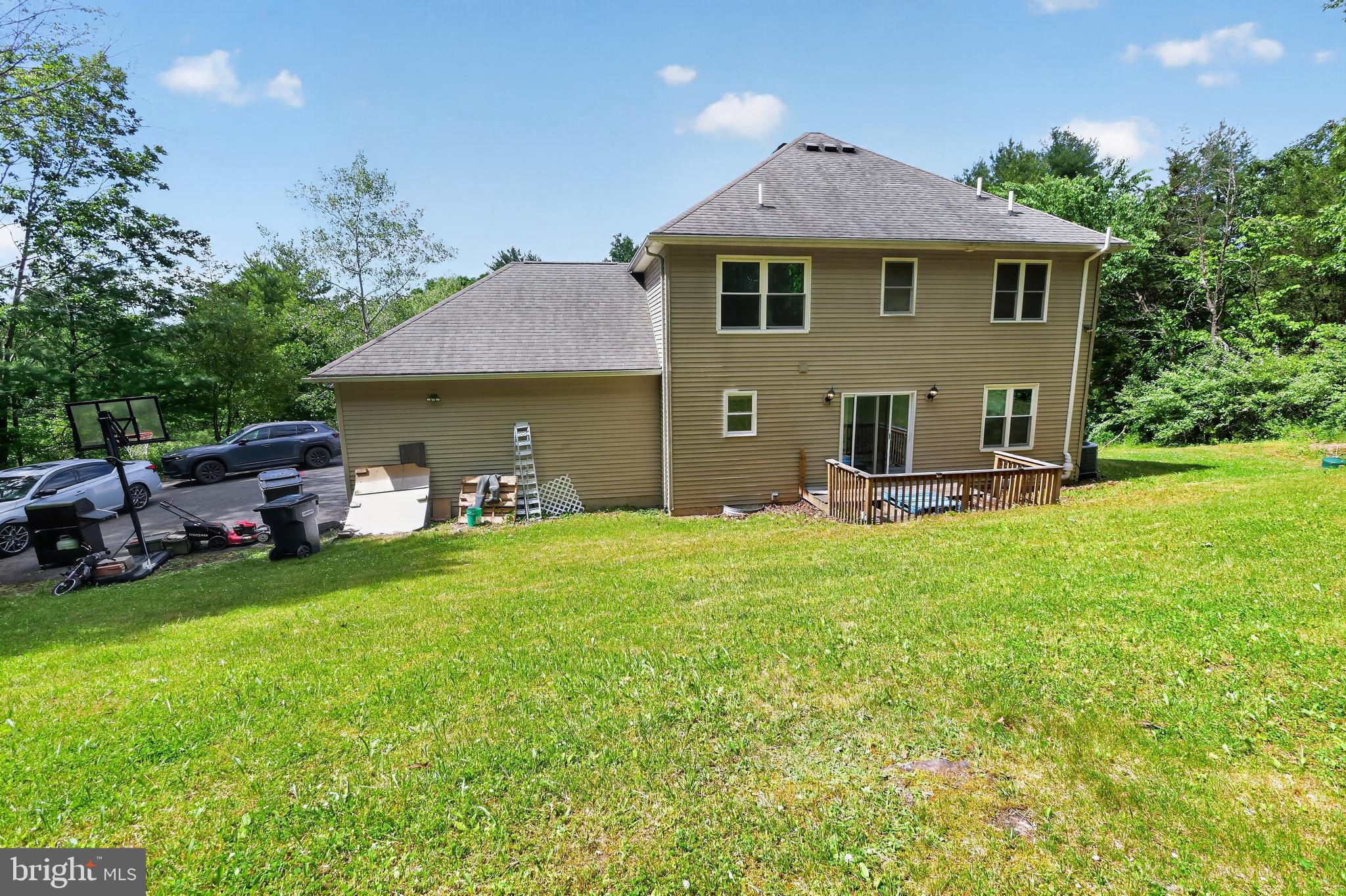 TWIN LAKE ESTATES - Residential