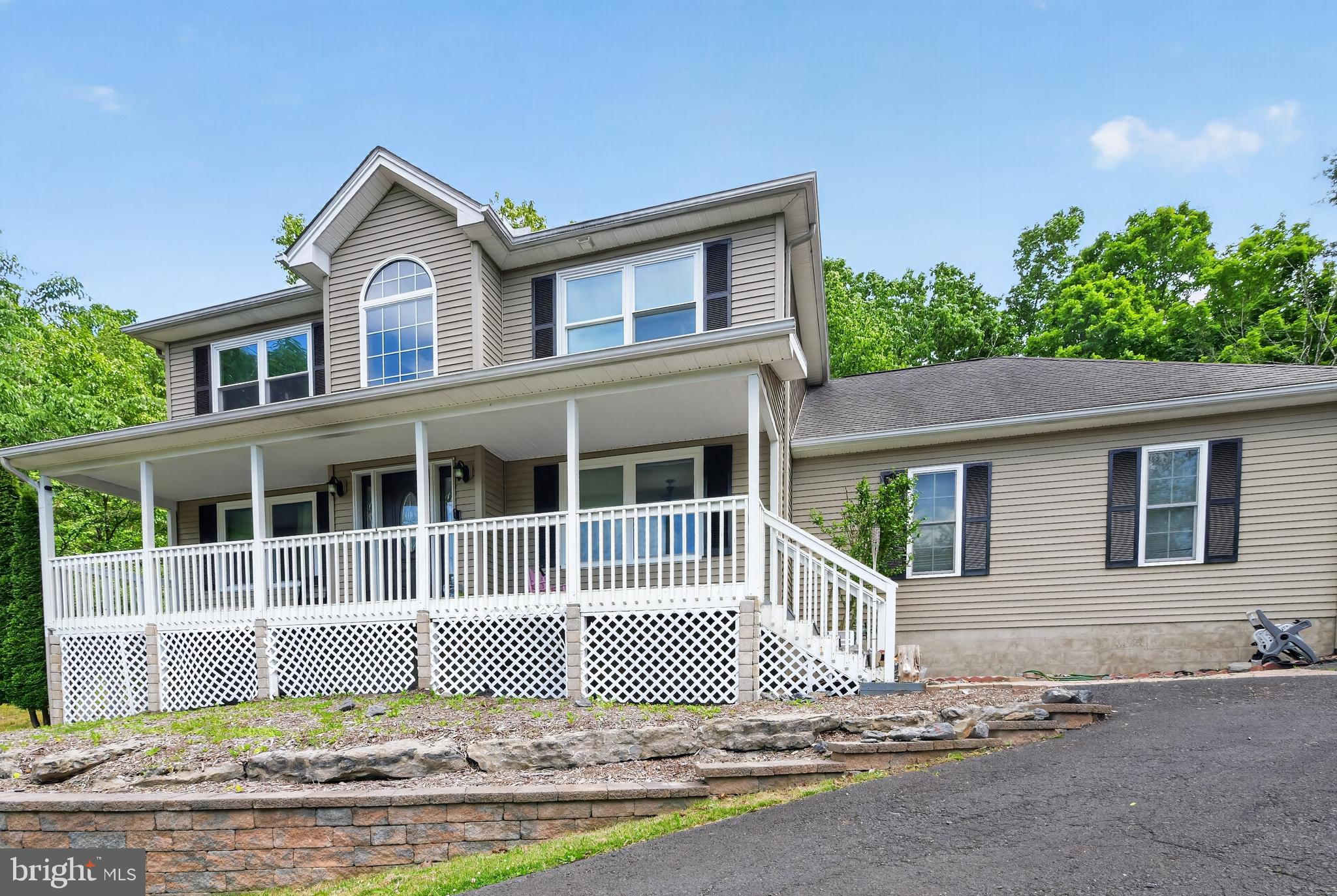 TWIN LAKE ESTATES - Residential
