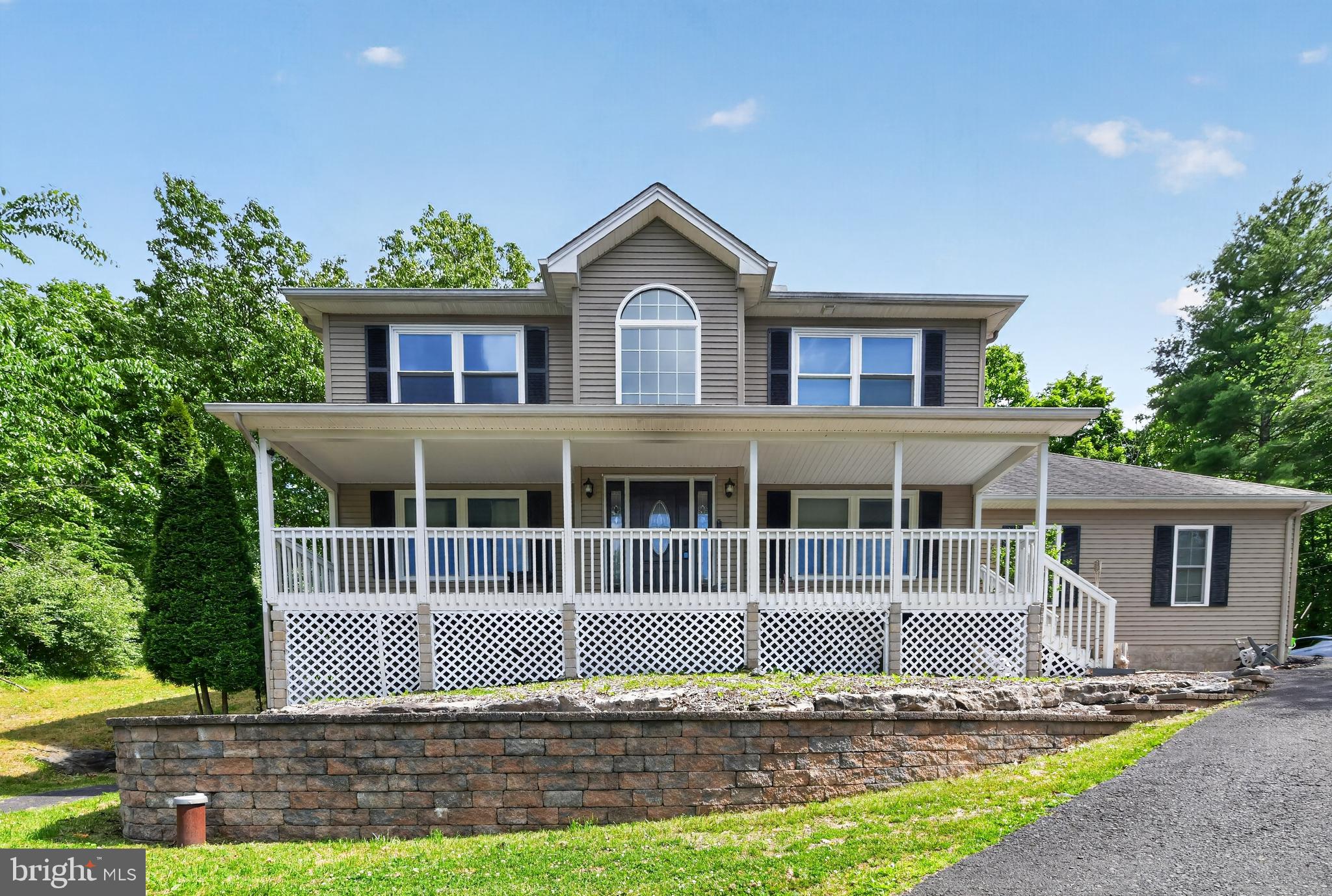 TWIN LAKE ESTATES - Residential