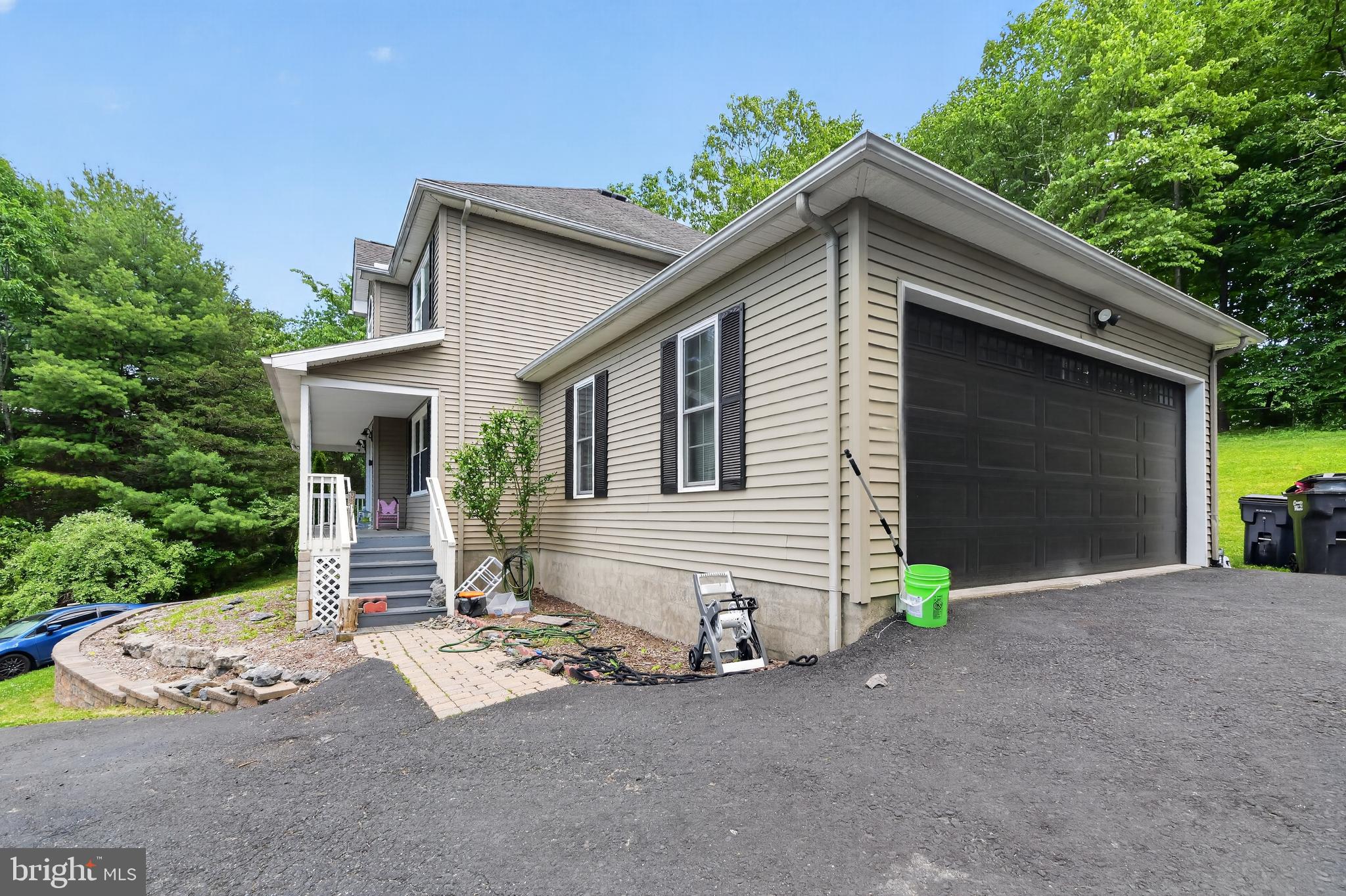 TWIN LAKE ESTATES - Residential
