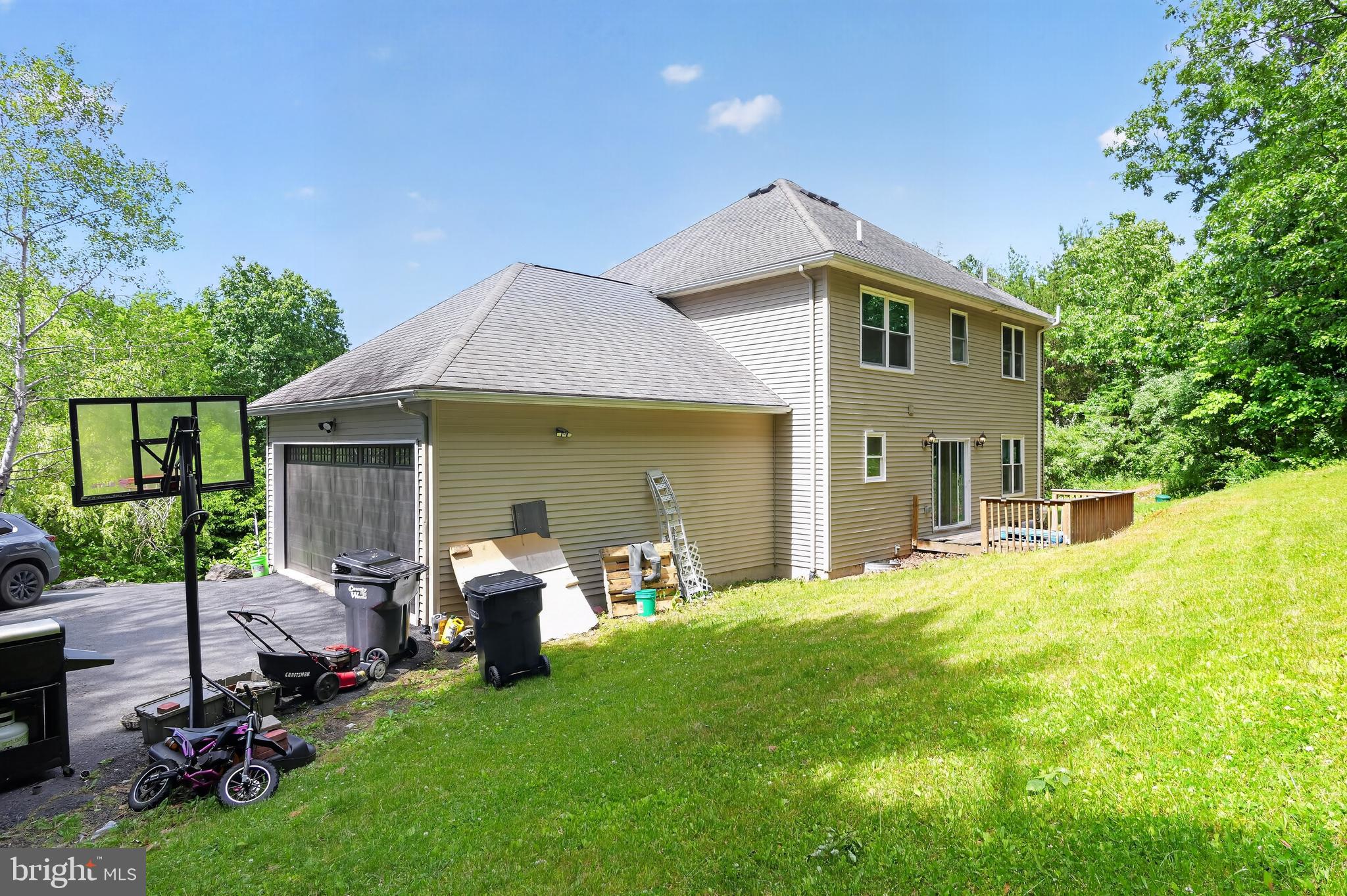 TWIN LAKE ESTATES - Residential