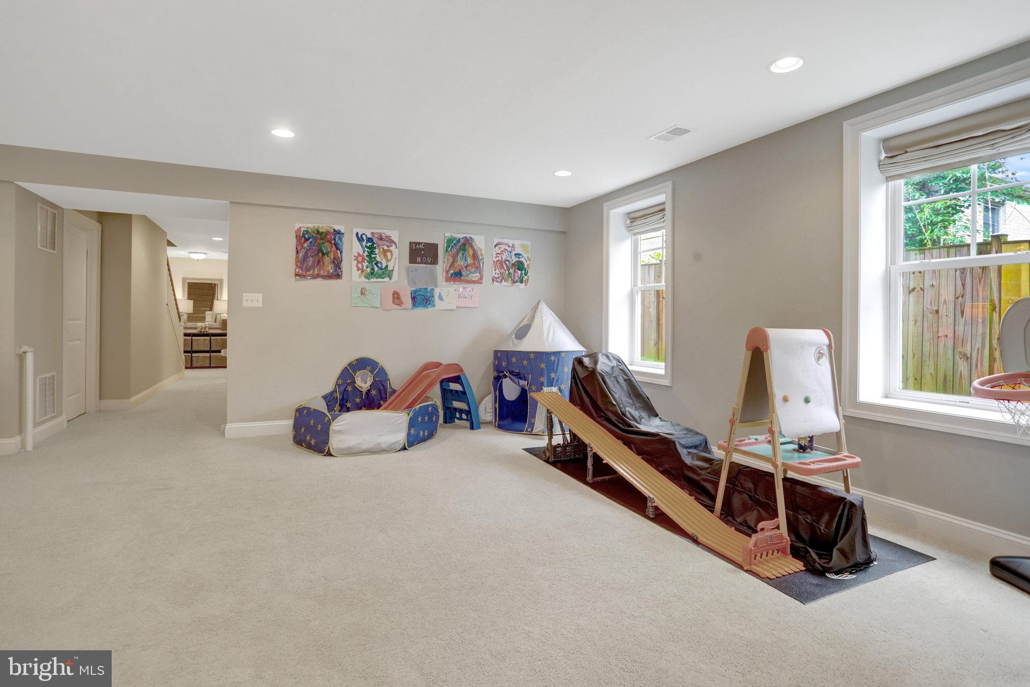 LEXINGTON VILLAGE - Residential