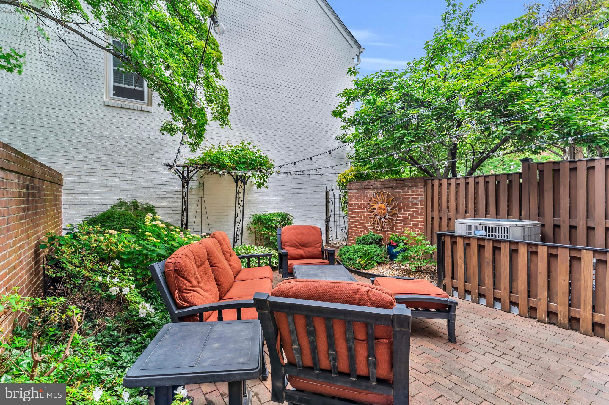 CANAL WAY - Residential