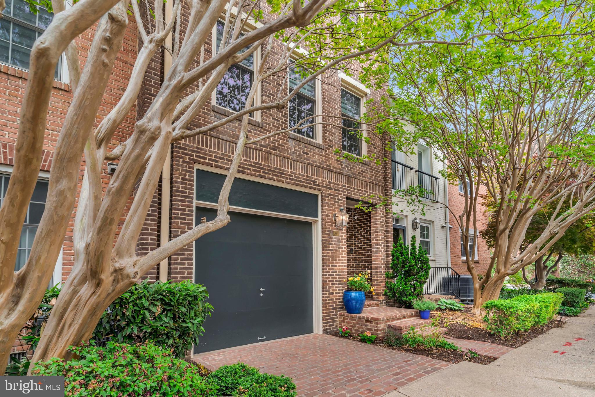 CANAL WAY - Residential