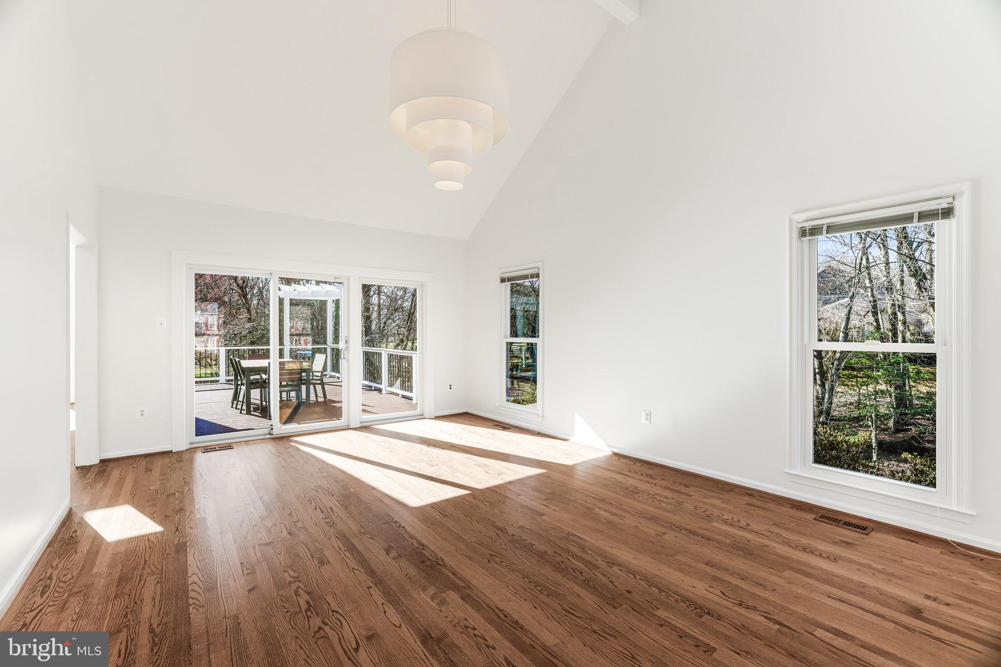 MCLEAN ESTATES - Residential