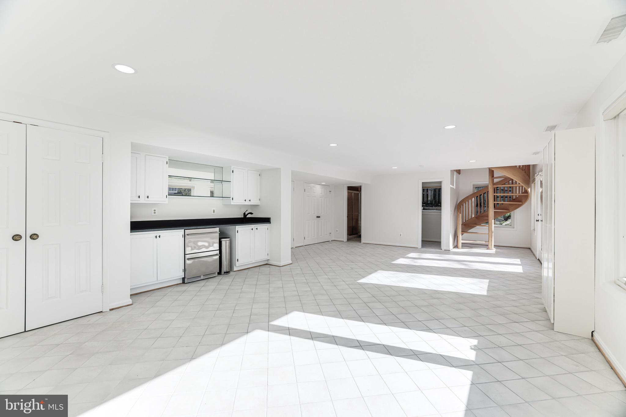 MCLEAN ESTATES - Residential