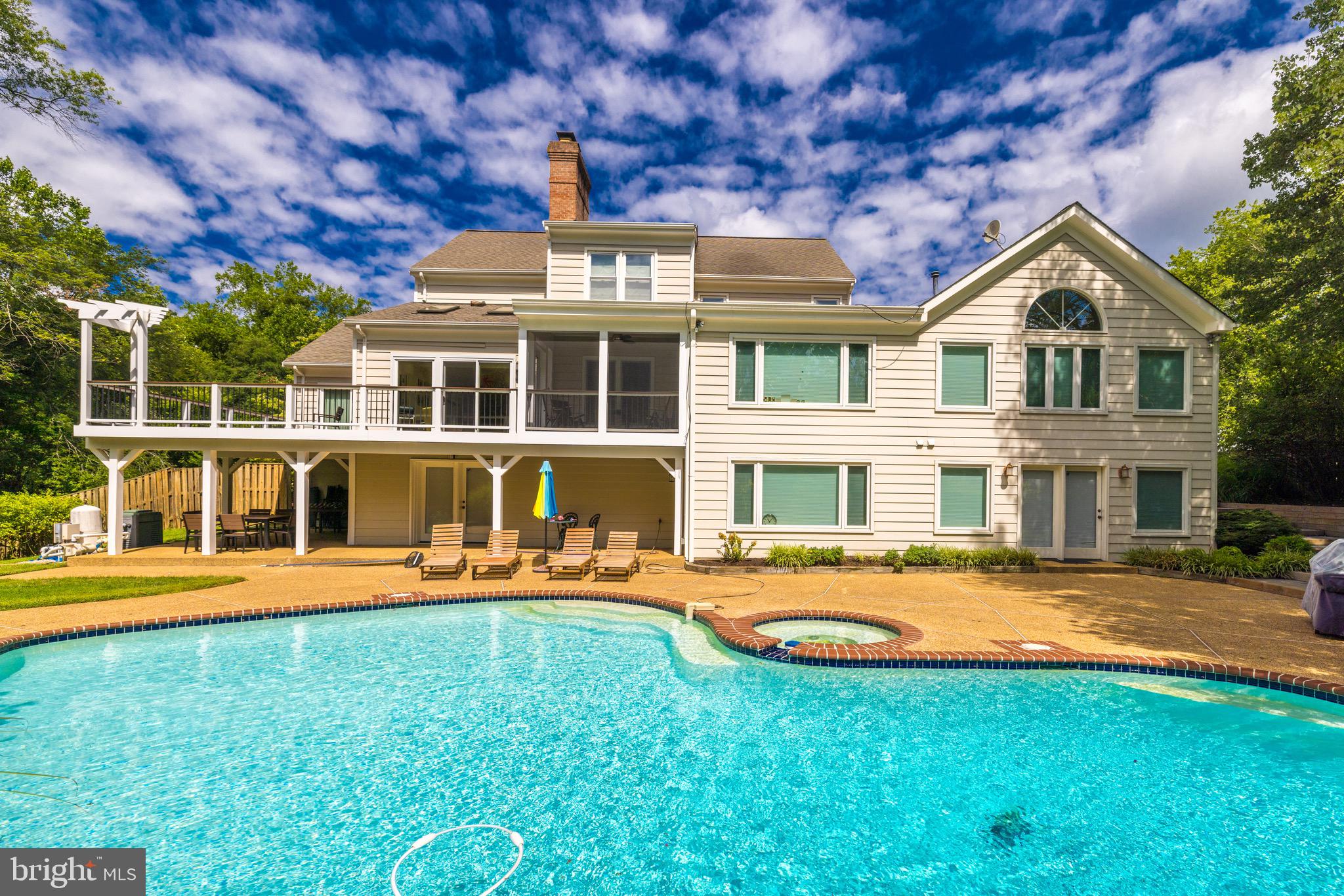 MCLEAN ESTATES - Residential
