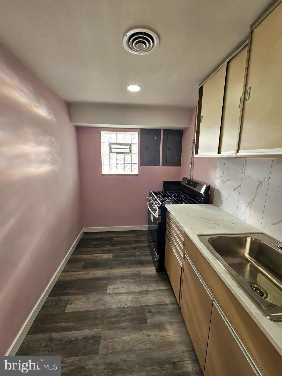 HOLME CIRCLE - Residential