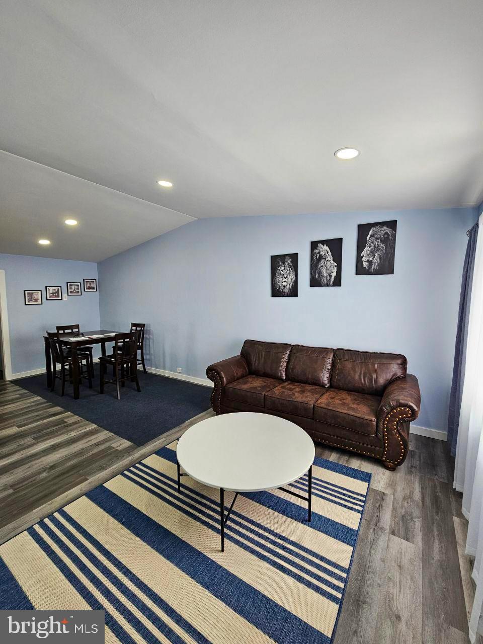 HOLME CIRCLE - Residential