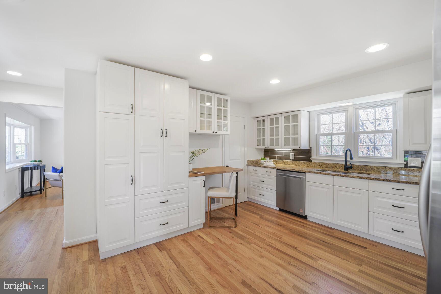 WHITE OAKS - Residential