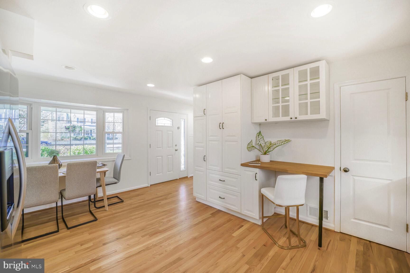 WHITE OAKS - Residential