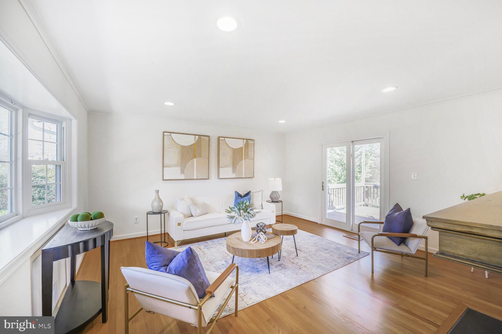 WHITE OAKS - Residential