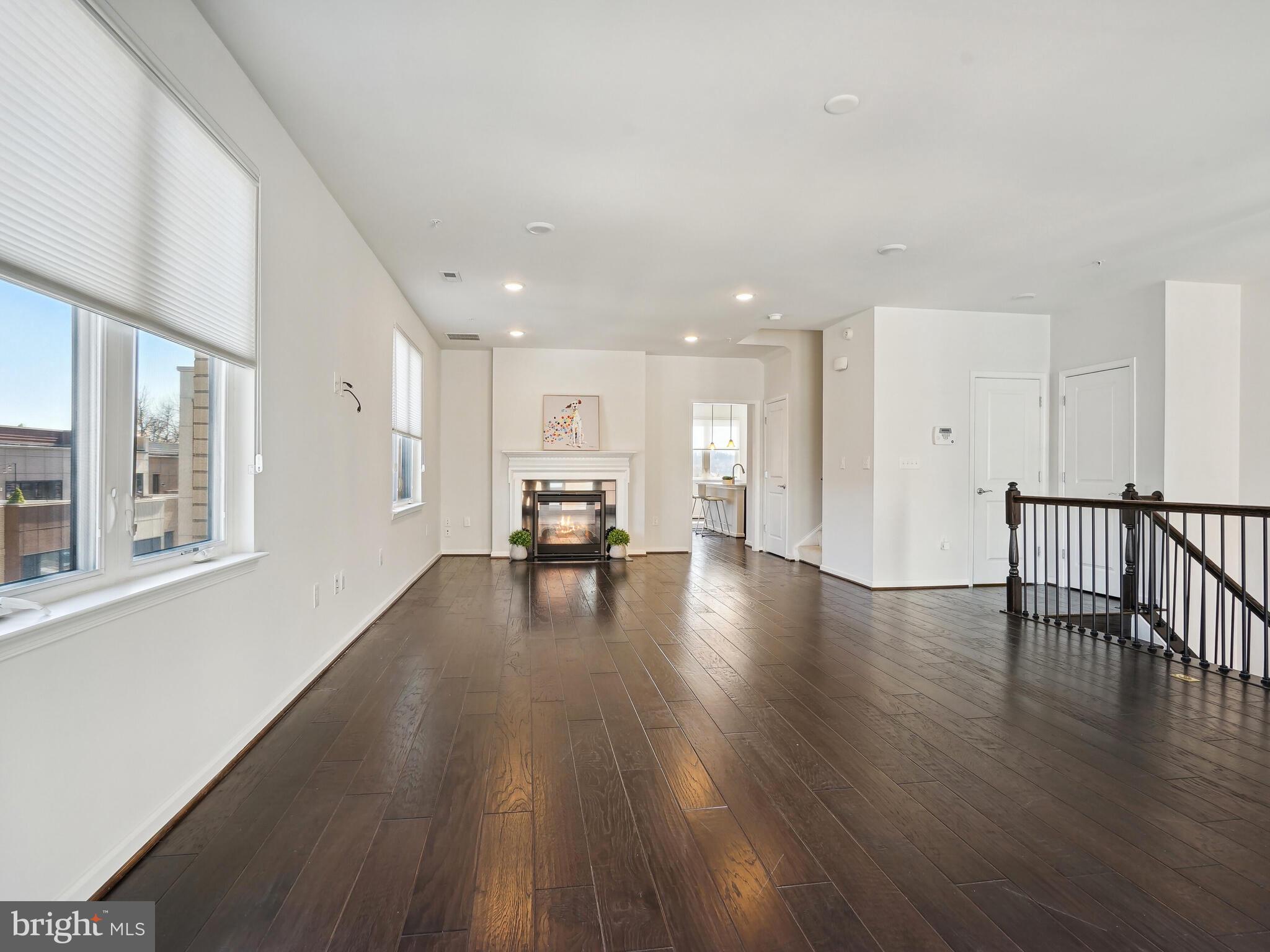 CAMBRIA SQUARE - Residential