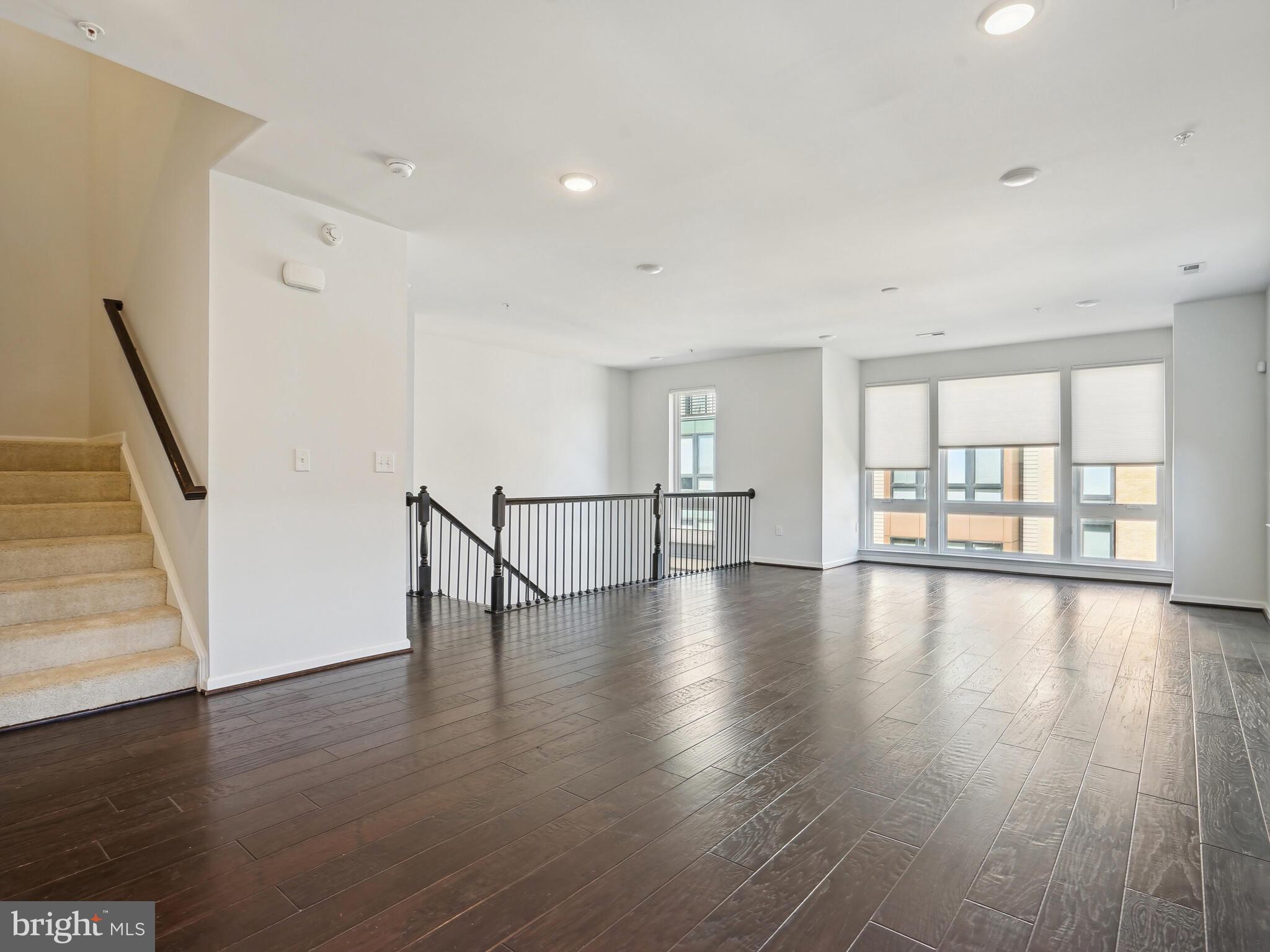 CAMBRIA SQUARE - Residential