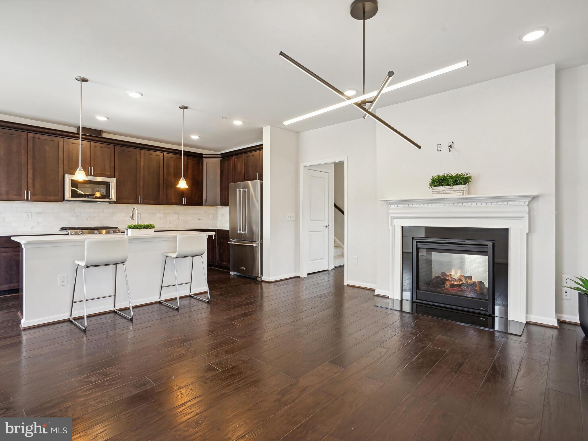CAMBRIA SQUARE - Residential