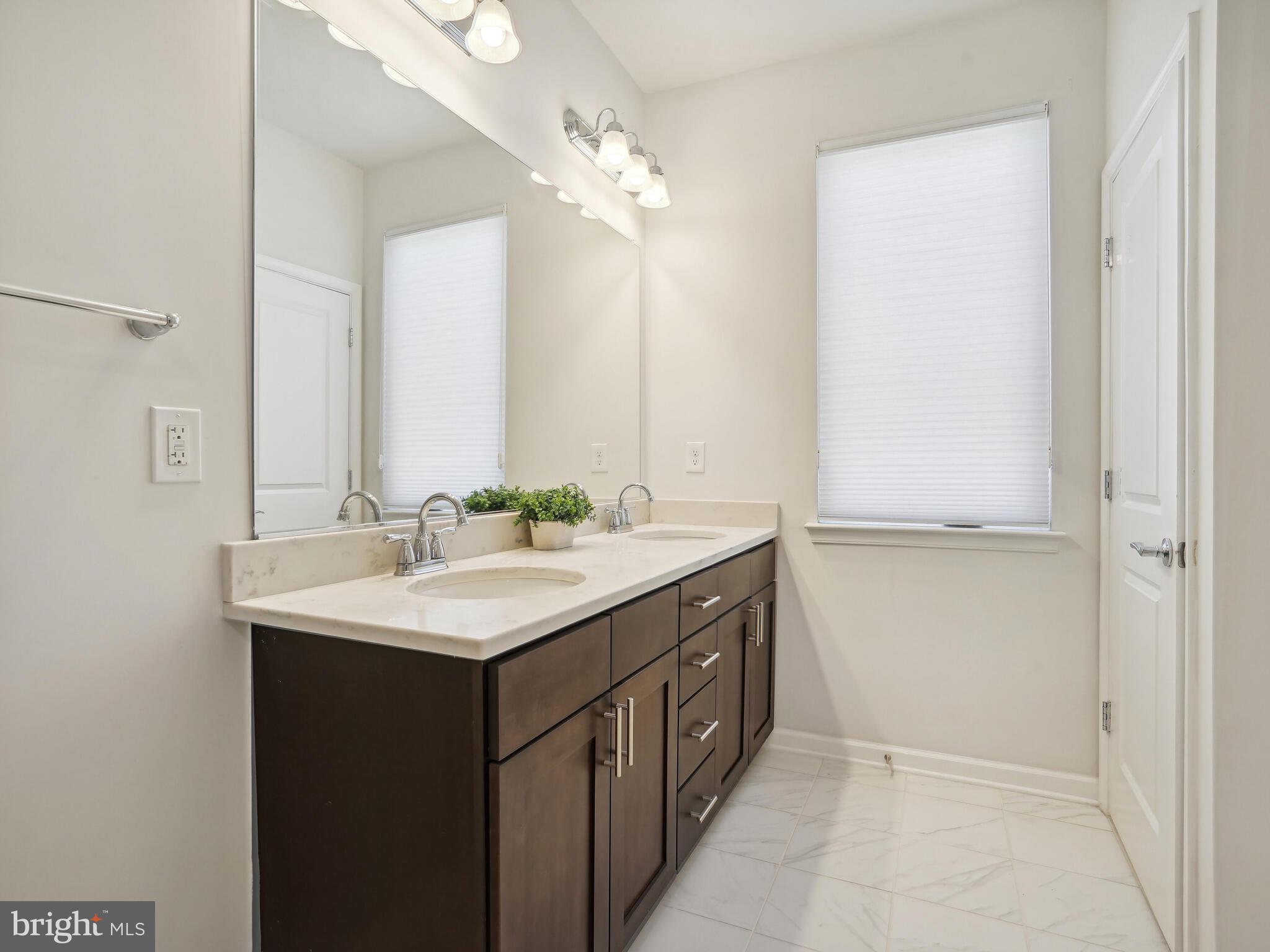 CAMBRIA SQUARE - Residential