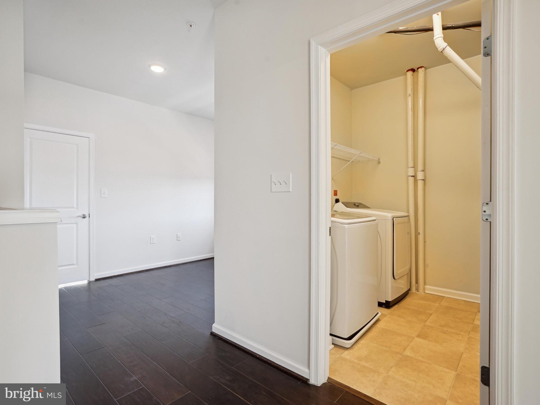 CAMBRIA SQUARE - Residential