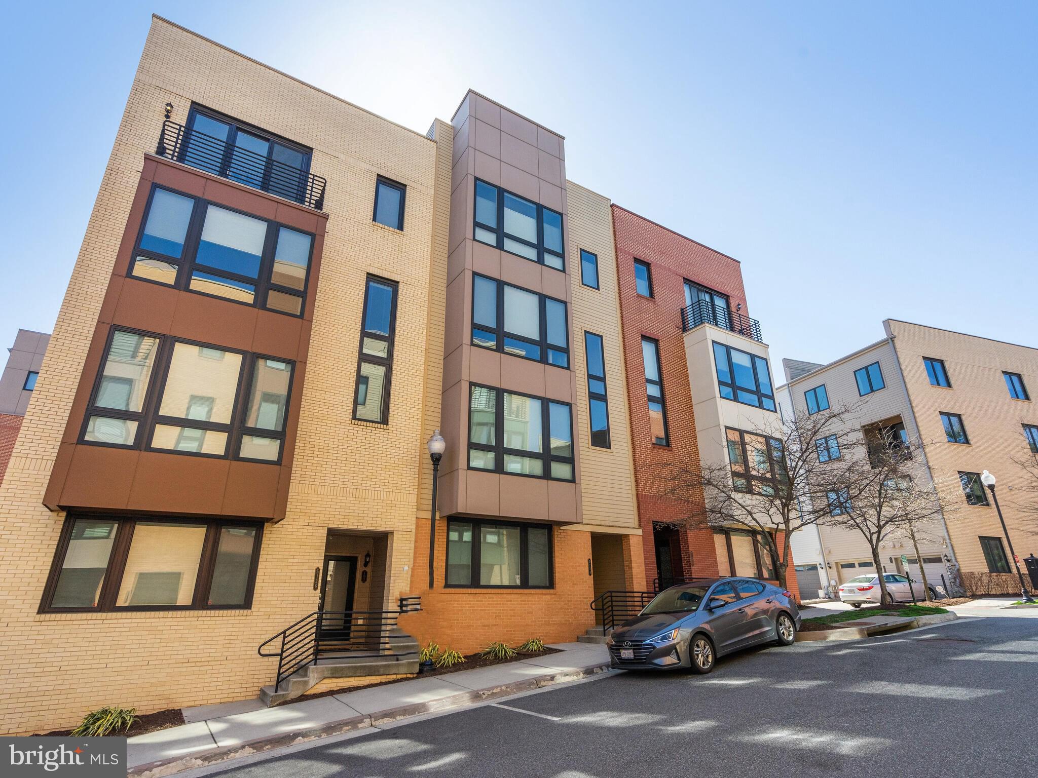 CAMBRIA SQUARE - Residential