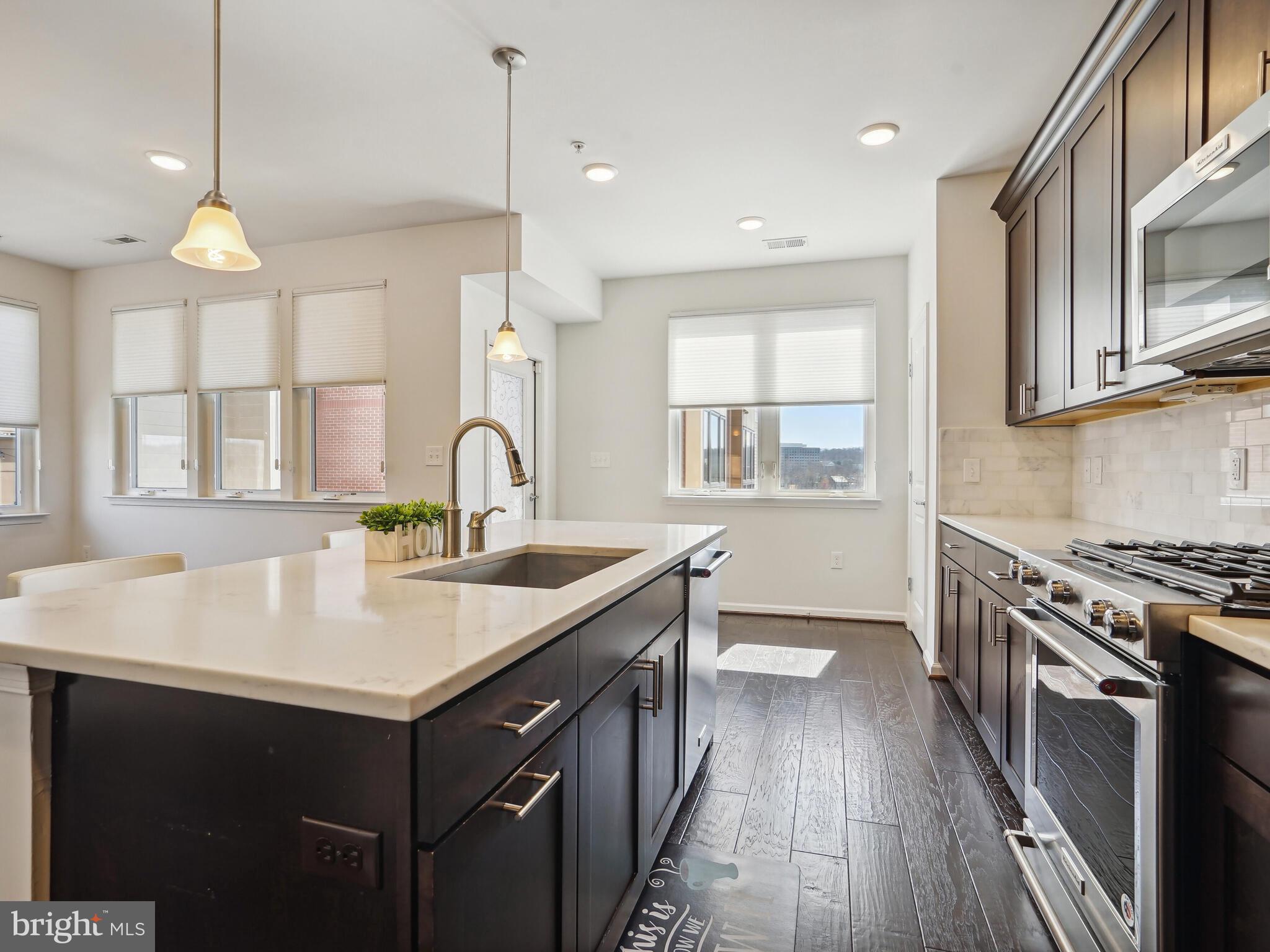 CAMBRIA SQUARE - Residential