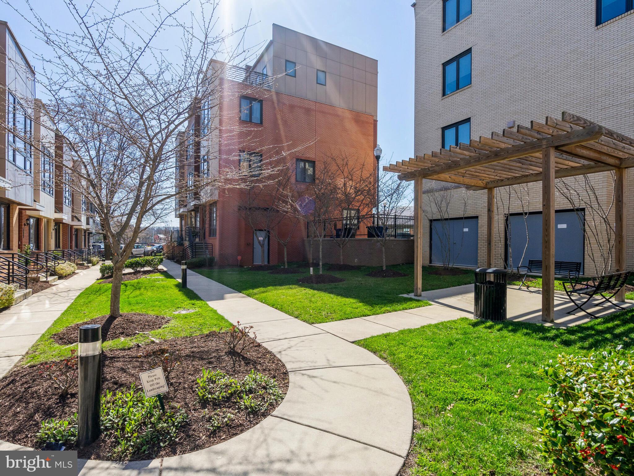 CAMBRIA SQUARE - Residential