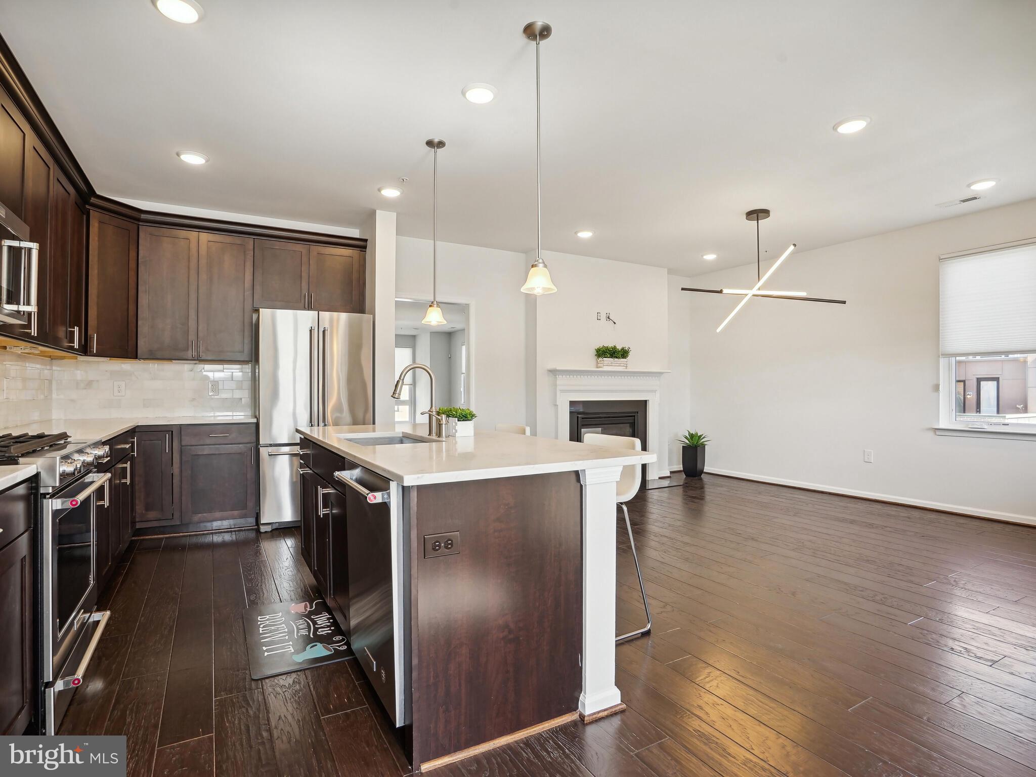 CAMBRIA SQUARE - Residential