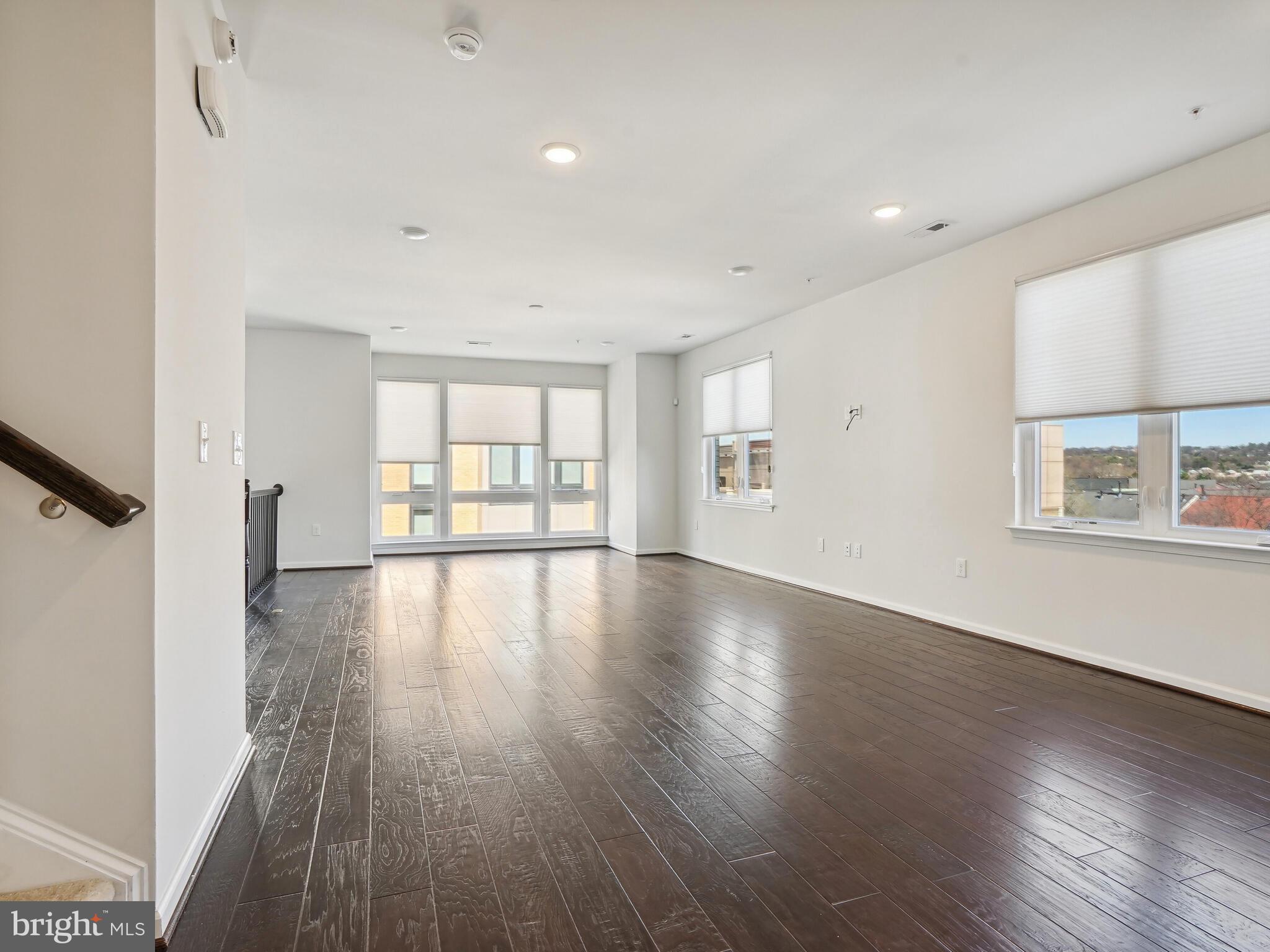 CAMBRIA SQUARE - Residential
