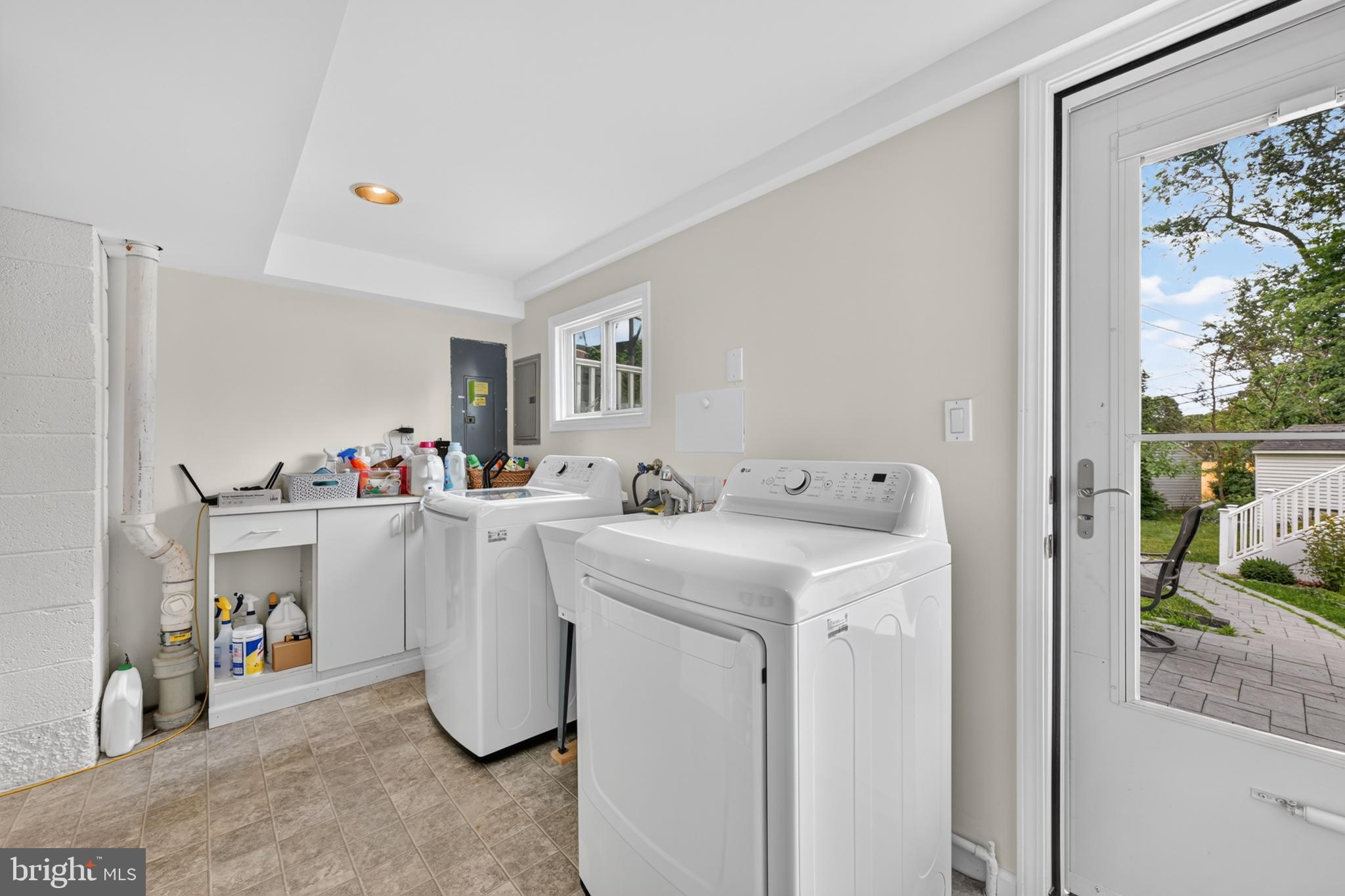 HILLWOOD TERR - Residential