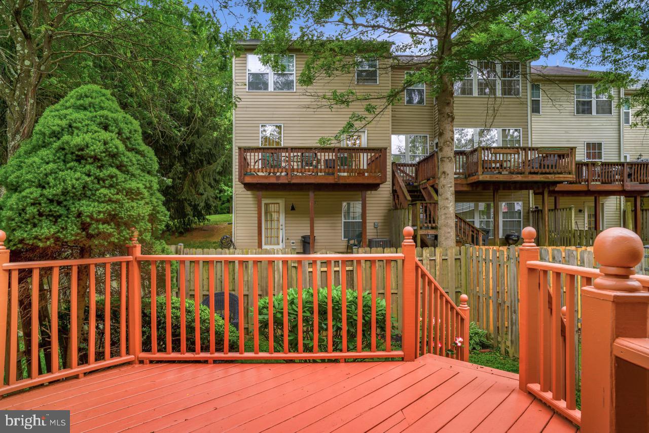 THE VILLAGES OF LYONSFIELD RUN - Residential