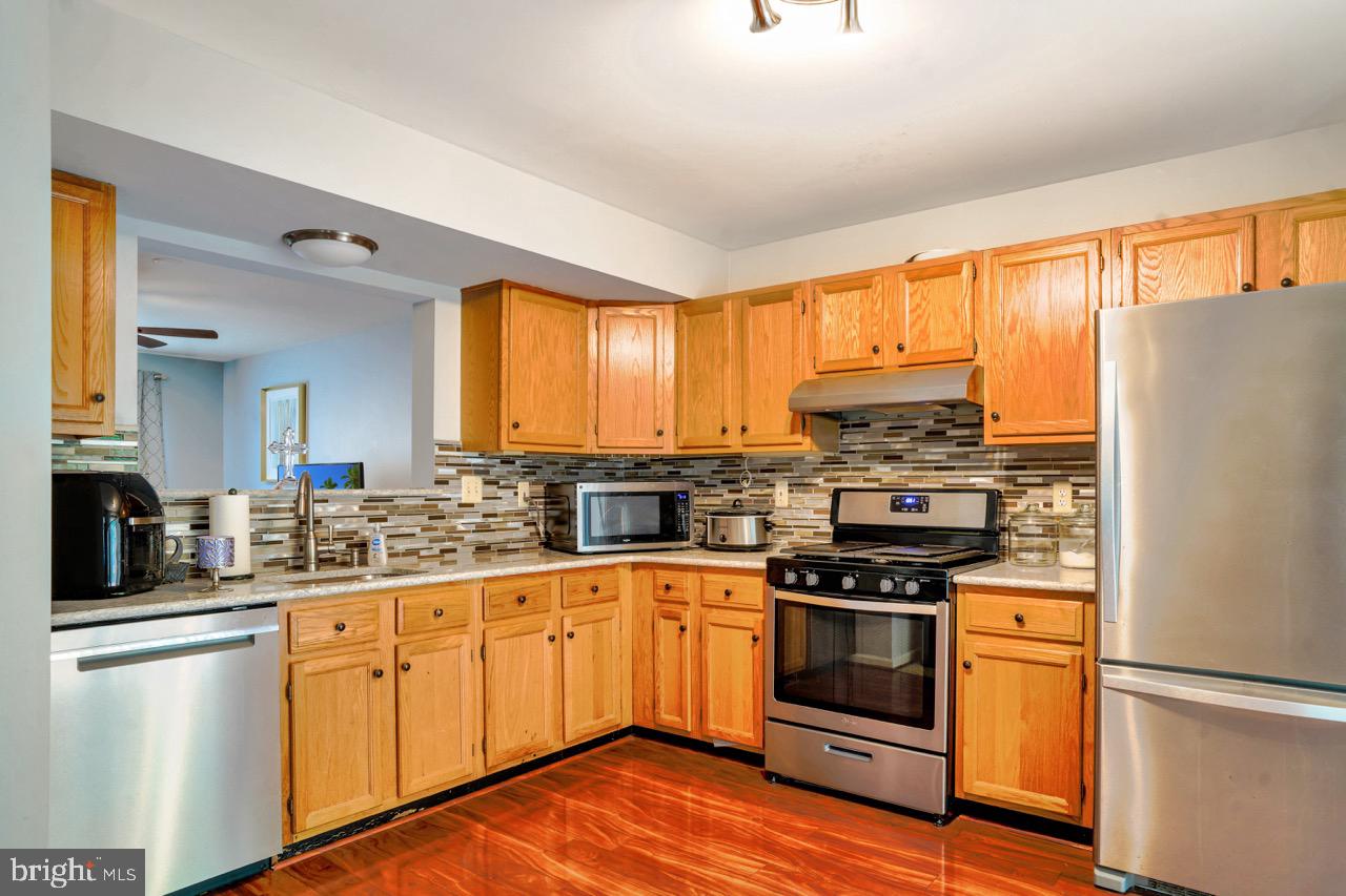 THE VILLAGES OF LYONSFIELD RUN - Residential