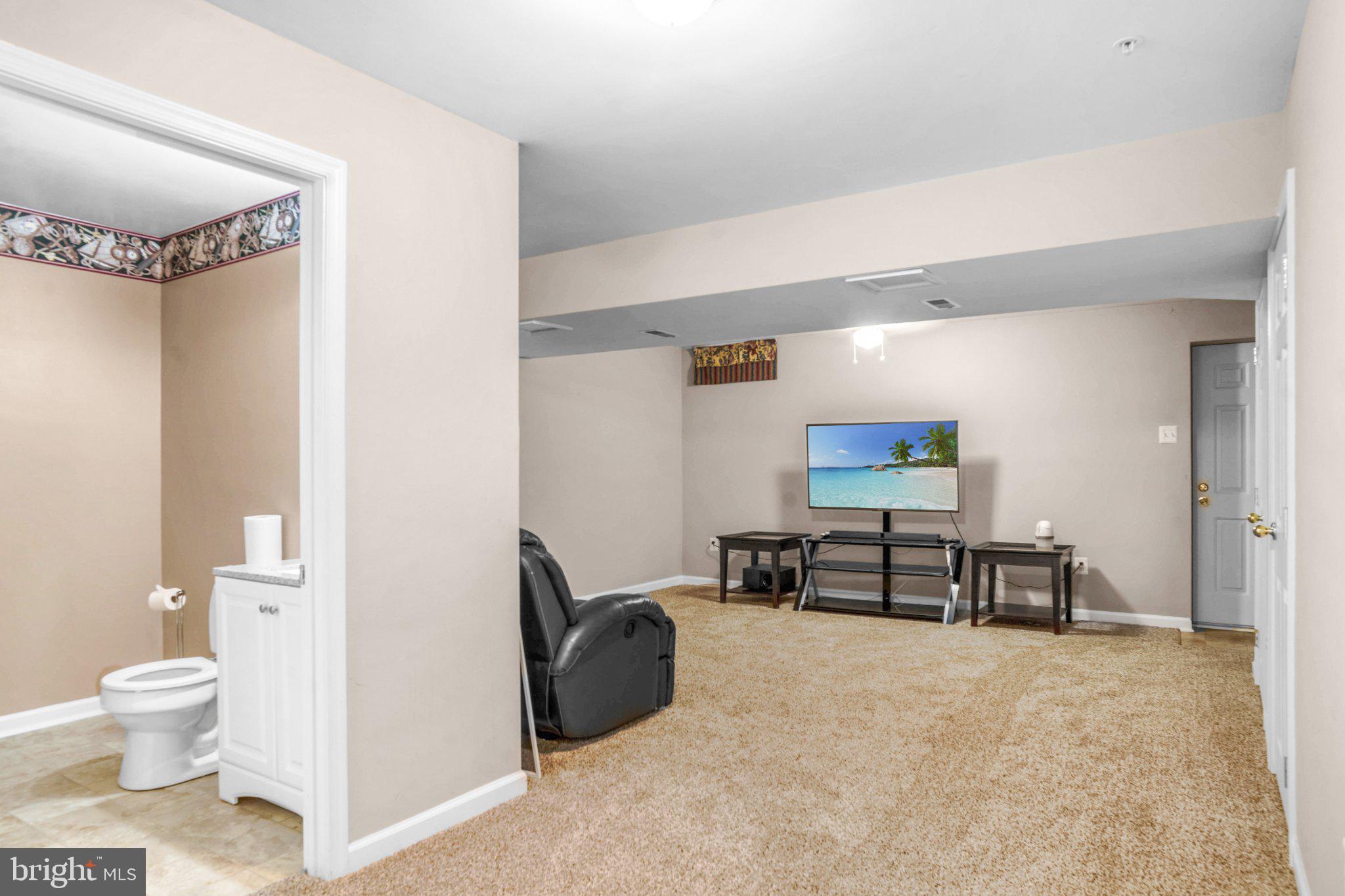 THE VILLAGES OF LYONSFIELD RUN - Residential