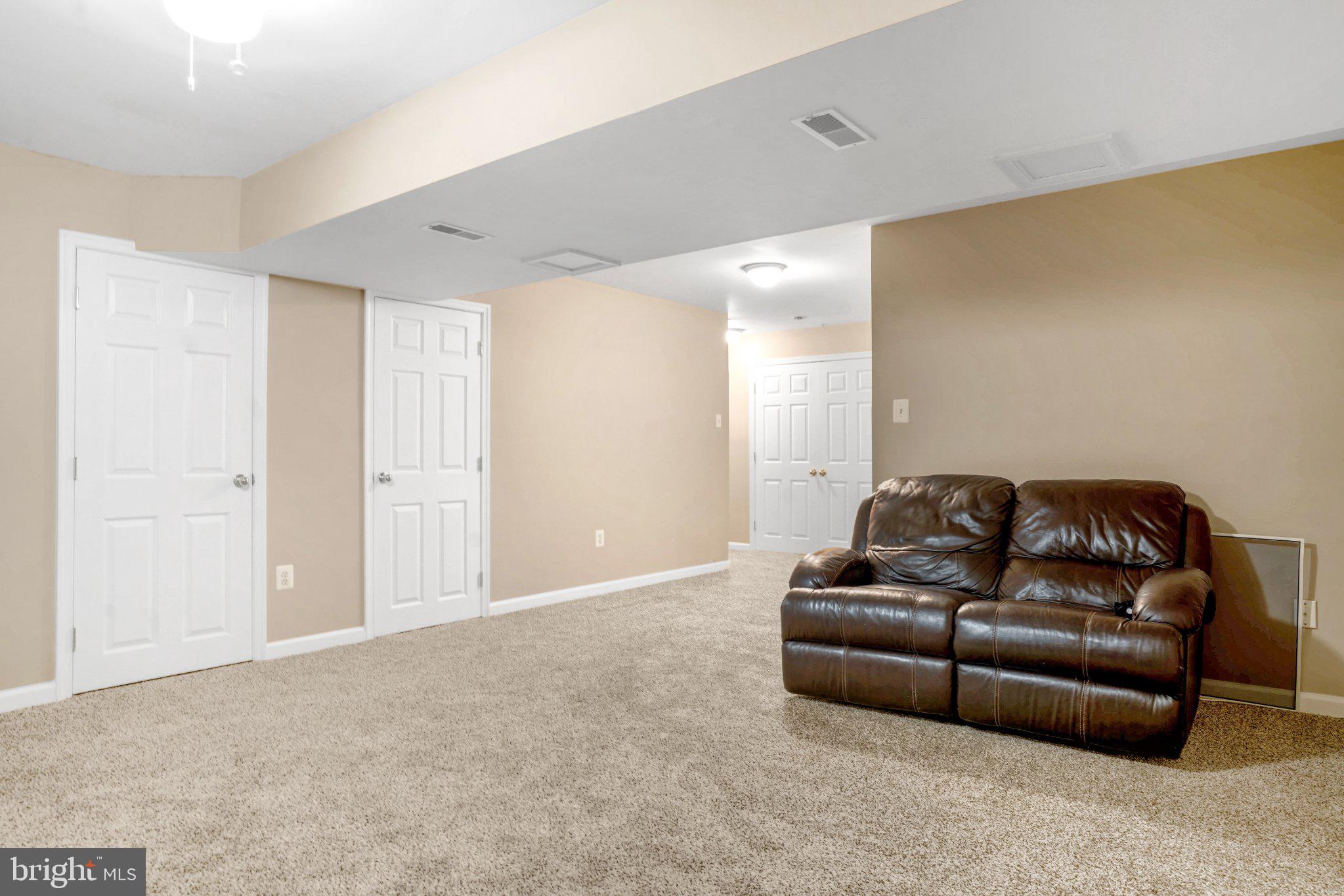 THE VILLAGES OF LYONSFIELD RUN - Residential