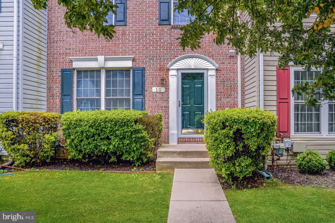 THE VILLAGES OF LYONSFIELD RUN - Residential