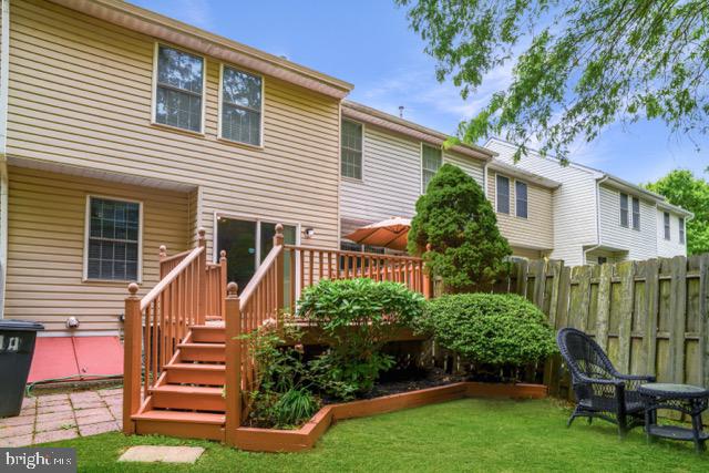 THE VILLAGES OF LYONSFIELD RUN - Residential