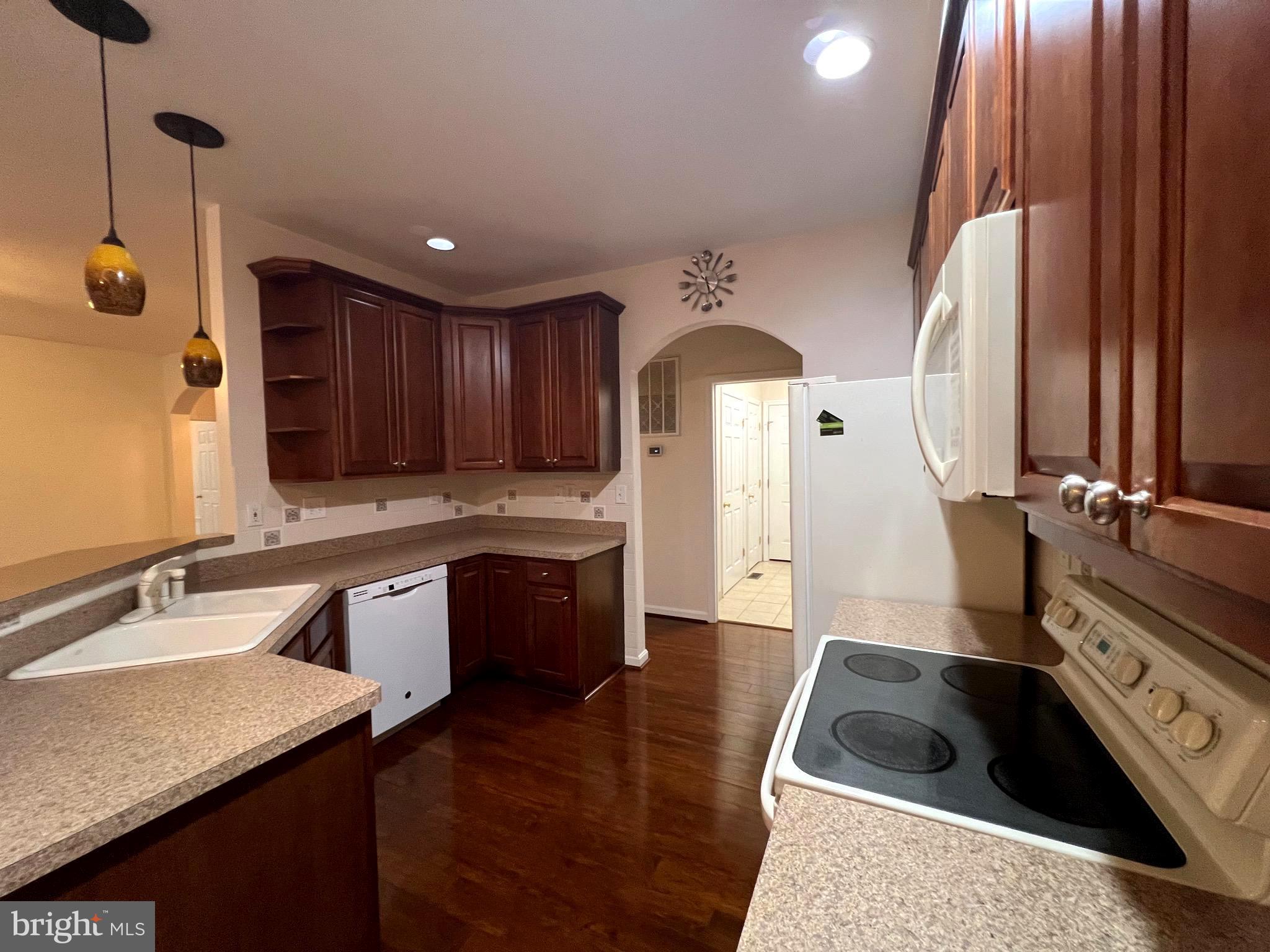 LAKE OF THE WOODS - Residential Lease
