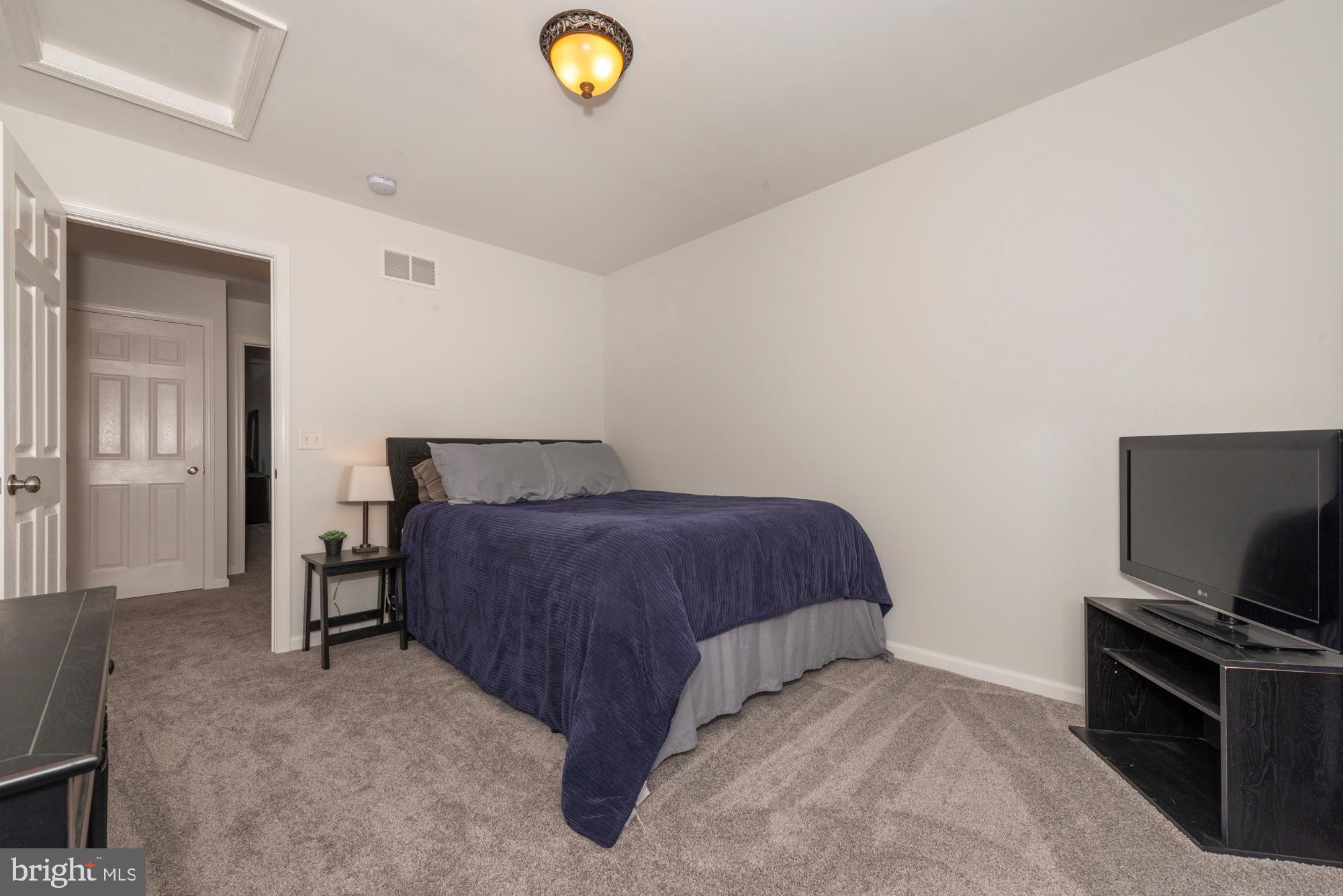 VILLAGE SQUARE COMMONS - Residential
