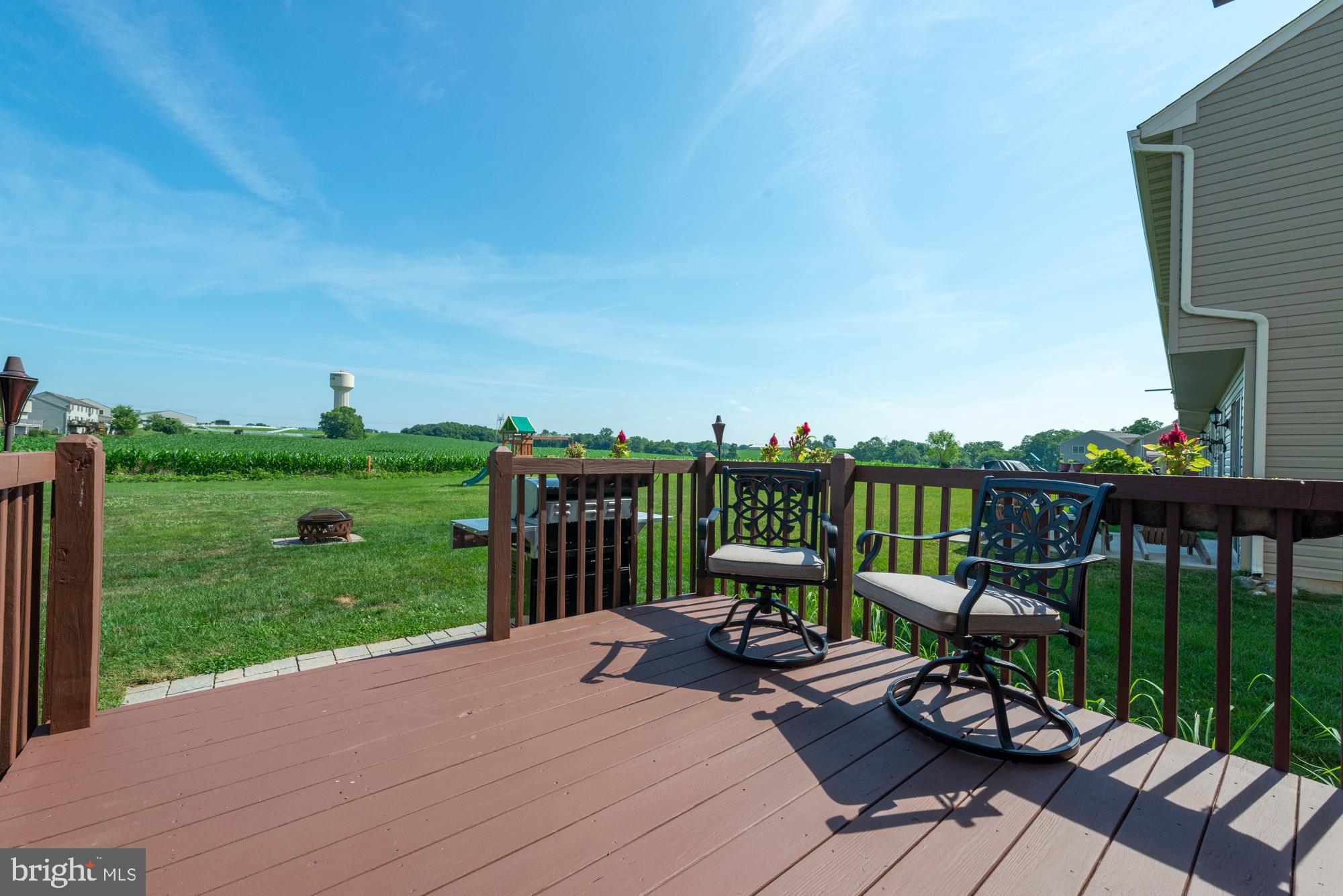VILLAGE SQUARE COMMONS - Residential