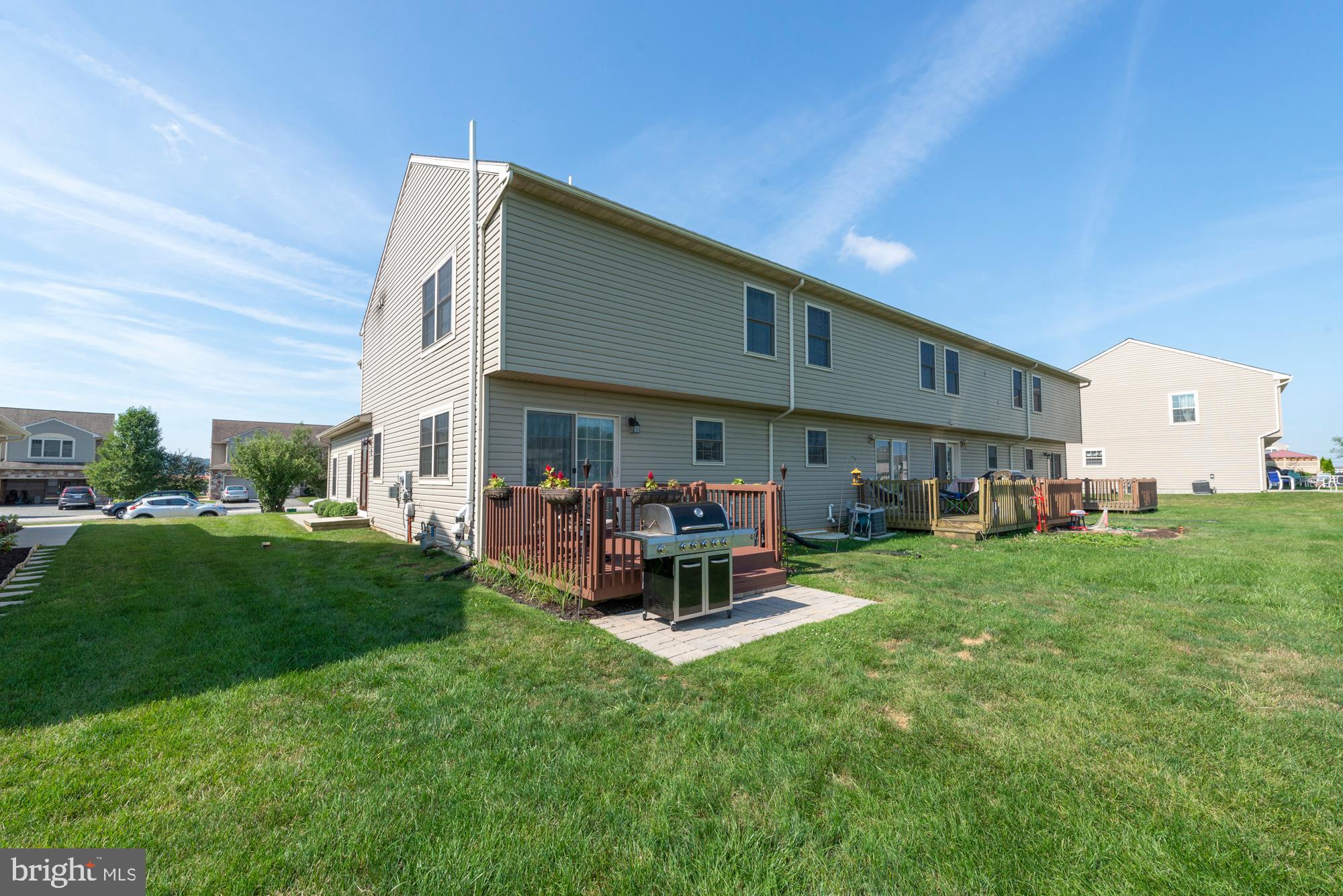 VILLAGE SQUARE COMMONS - Residential