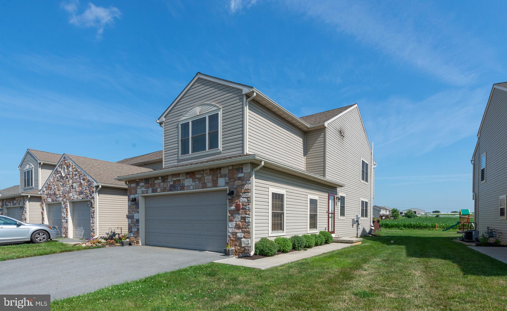 VILLAGE SQUARE COMMONS - Residential