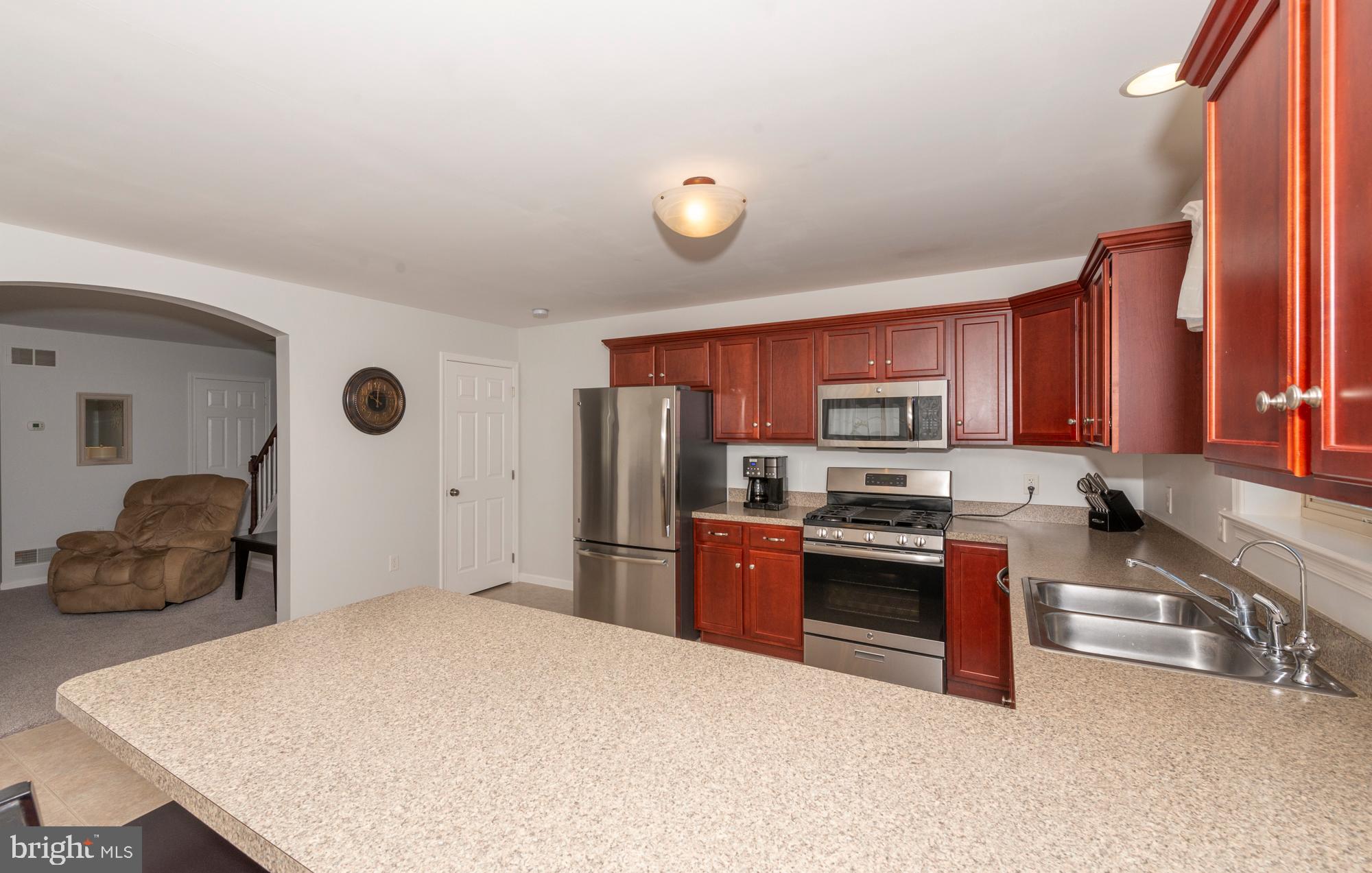 VILLAGE SQUARE COMMONS - Residential