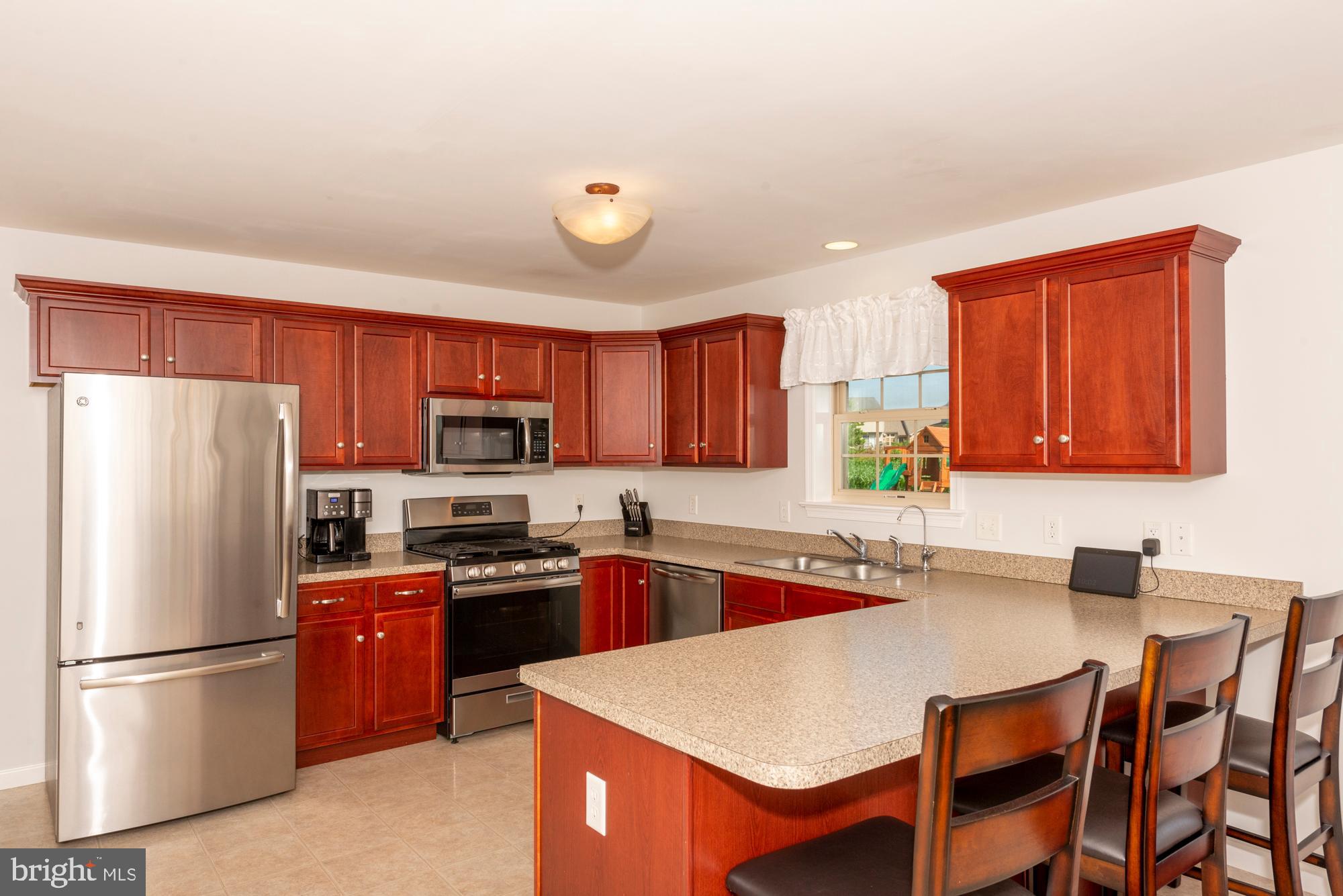 VILLAGE SQUARE COMMONS - Residential