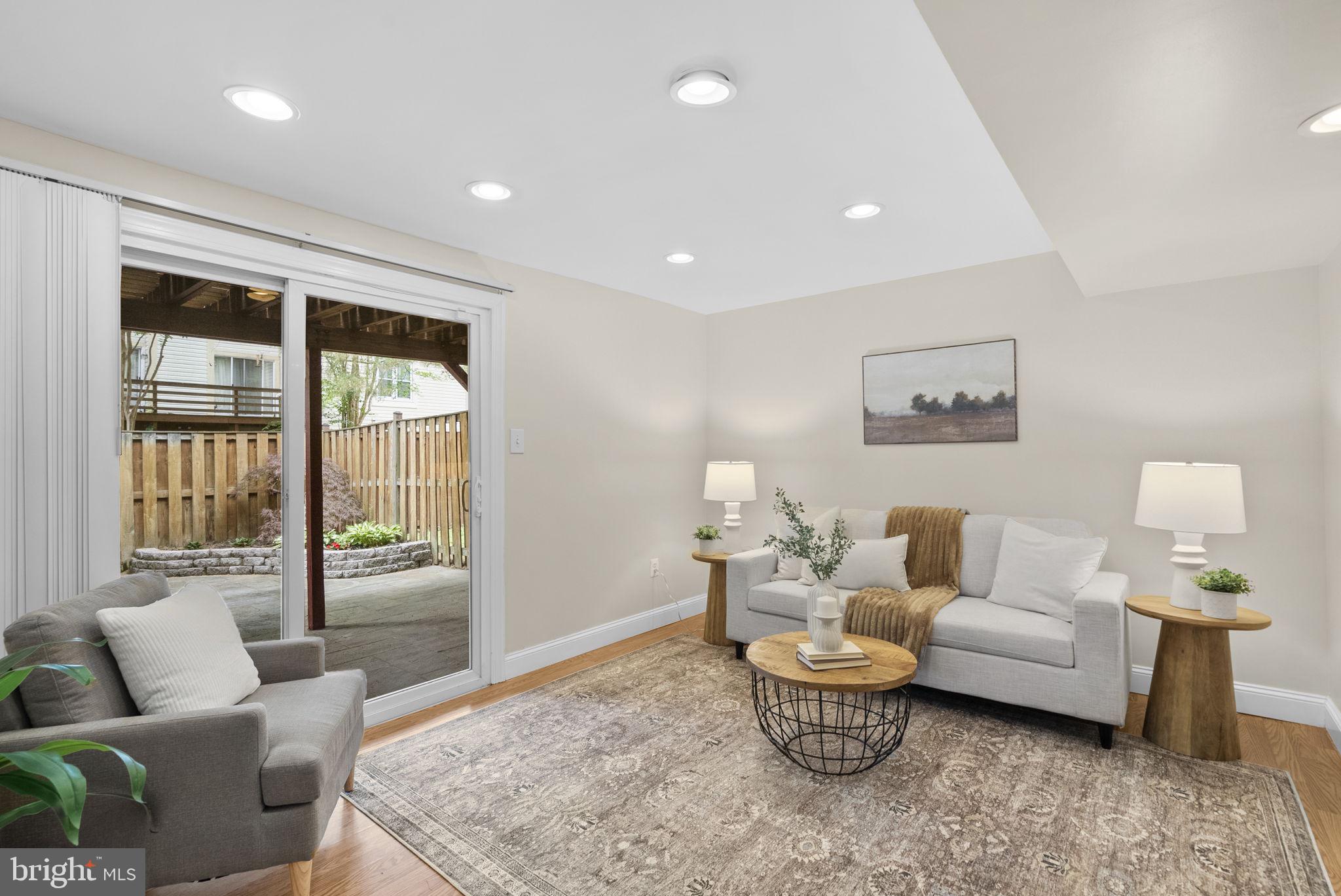 SENECA PARK - Residential